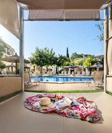 a pool with a blanket and hat on it