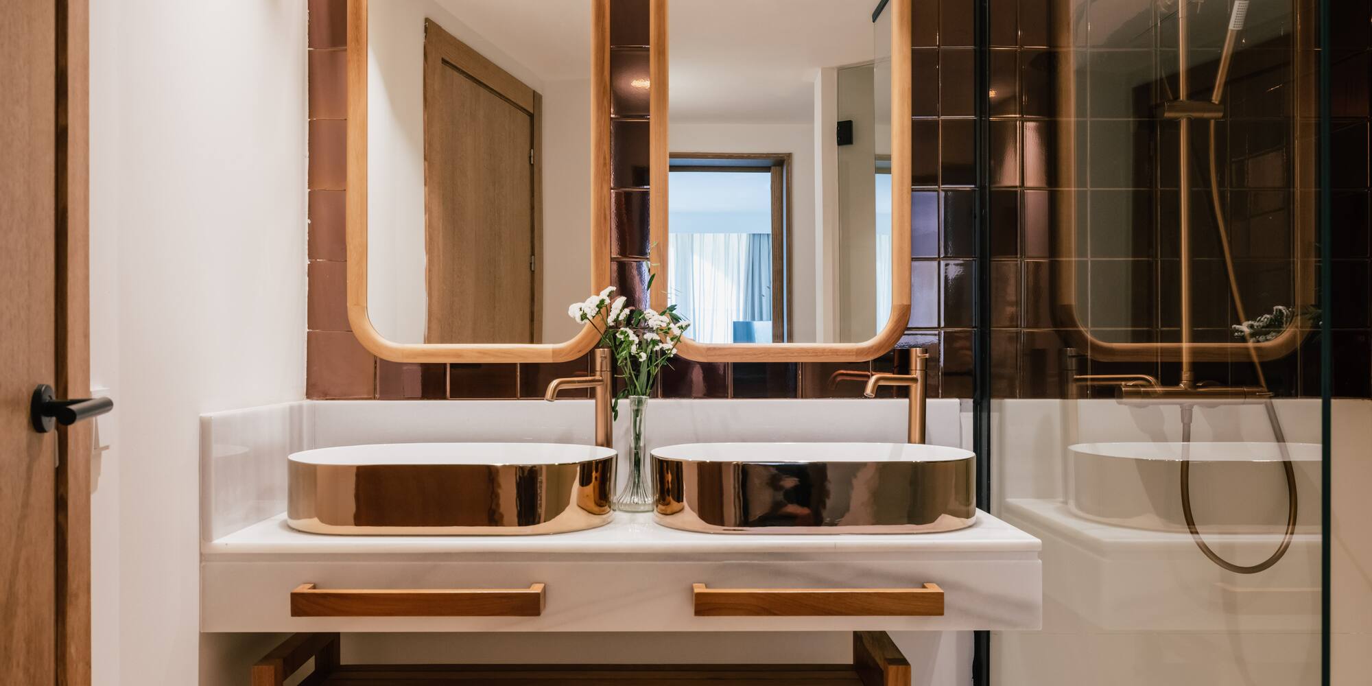 a bathroom with two sinks and a mirror