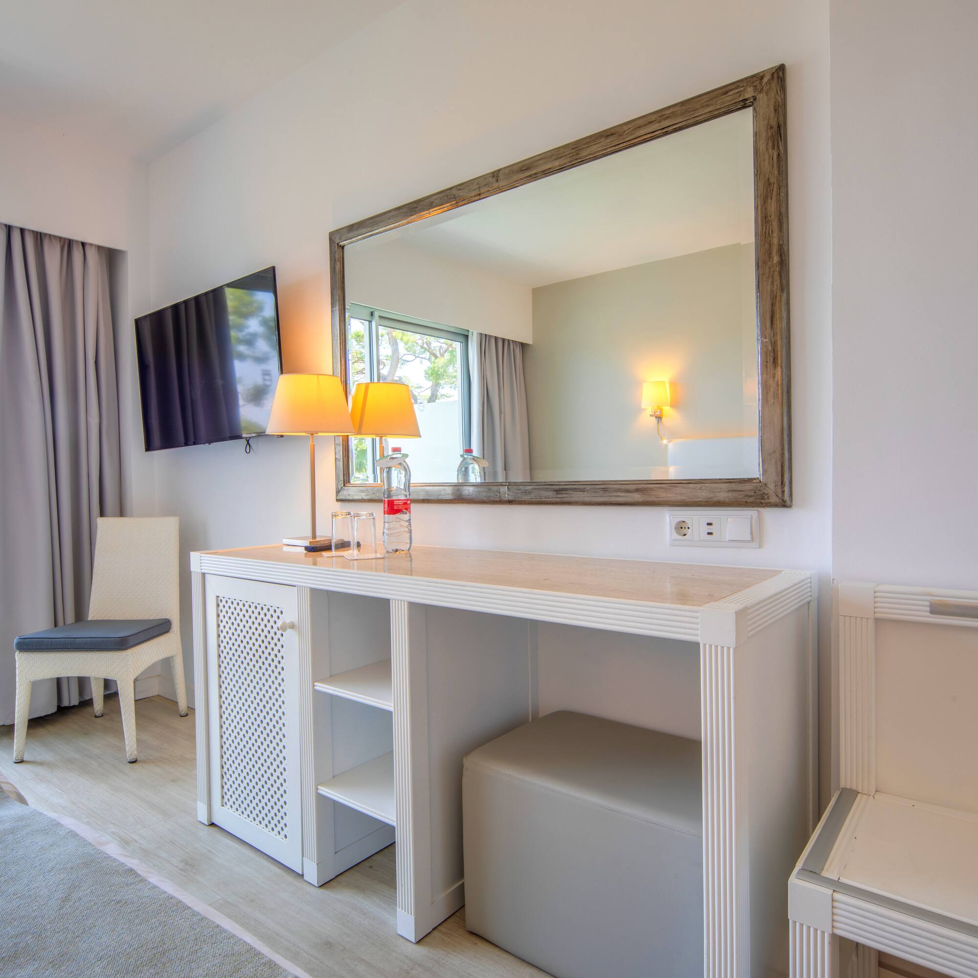 a mirror above a table