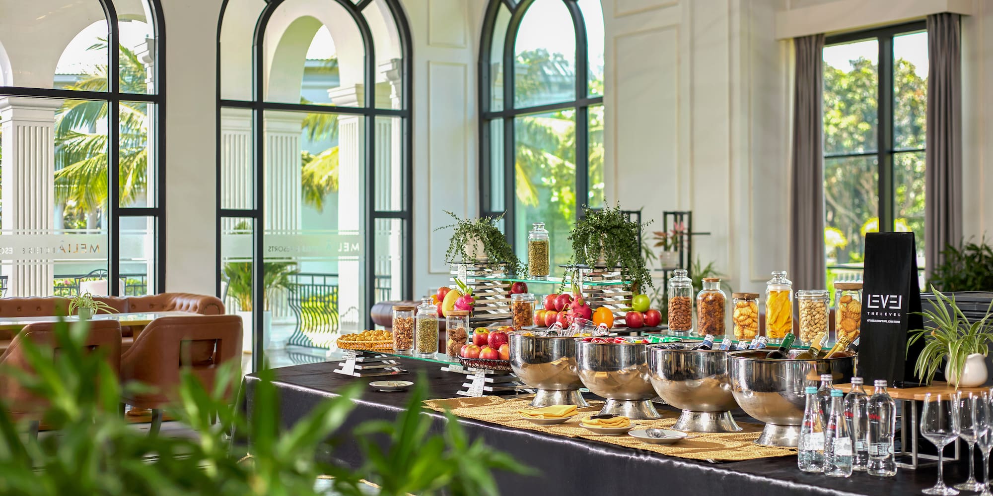 음식이 놓인 테이블