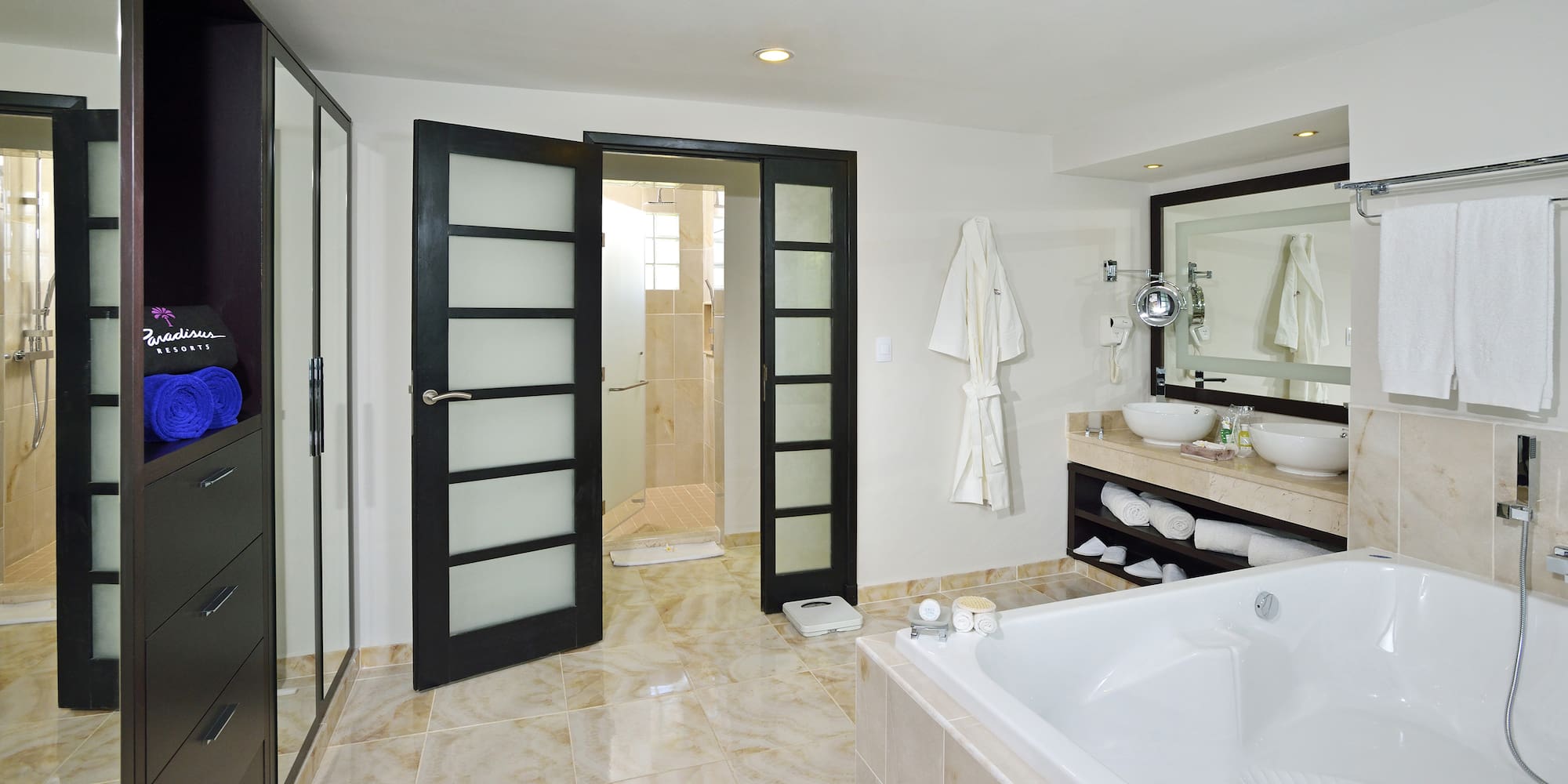 a bathroom with a bathtub and a tub