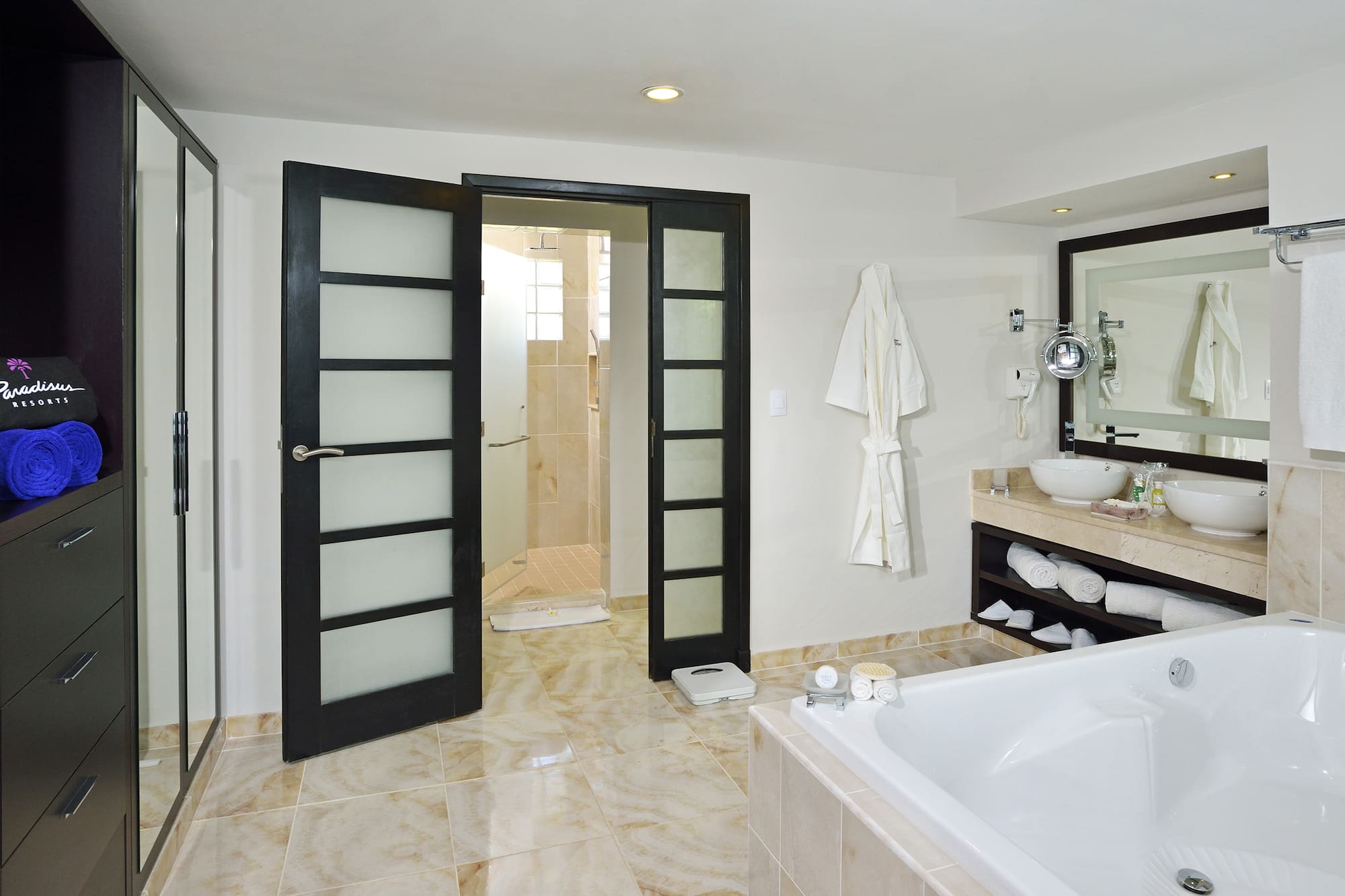 a bathroom with a bathtub and a tub