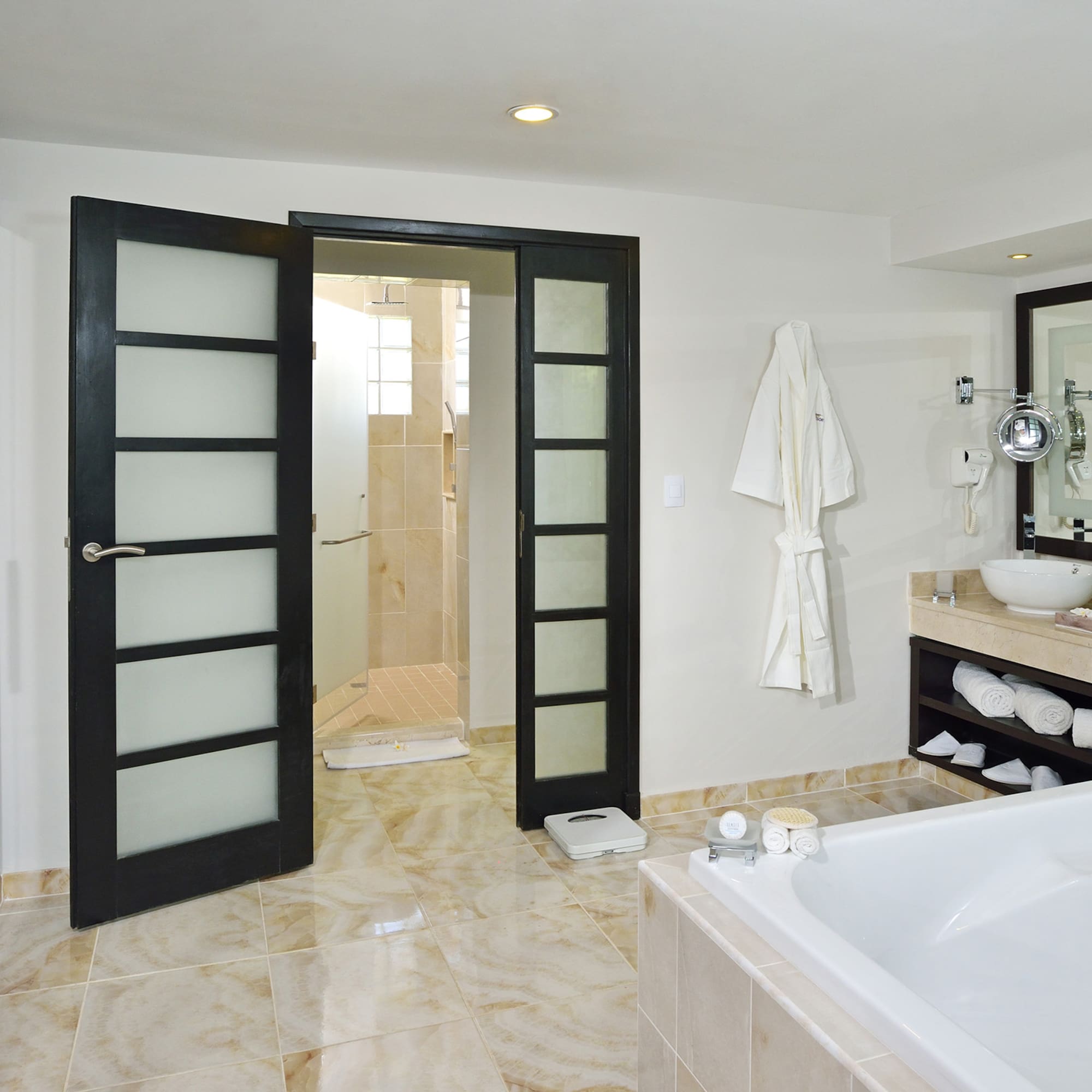 a bathroom with a bathtub and a tub