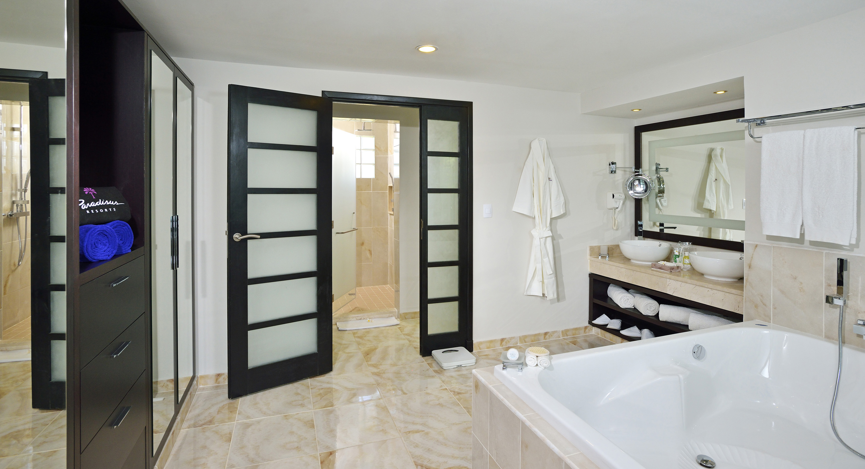 a bathroom with a bathtub and a tub