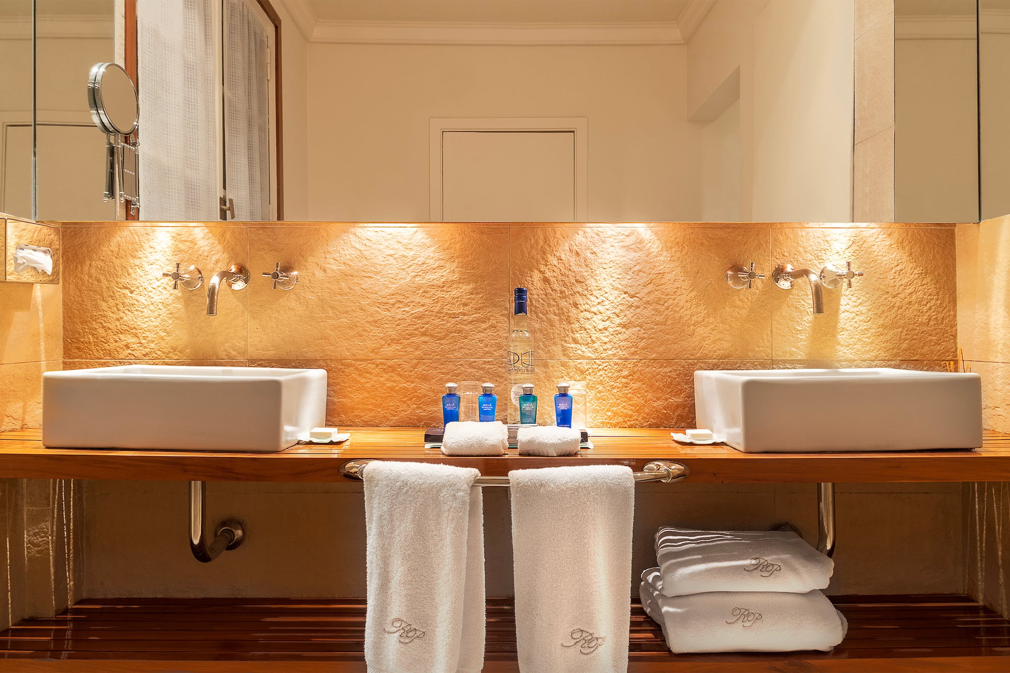 a bathroom with sinks and towels