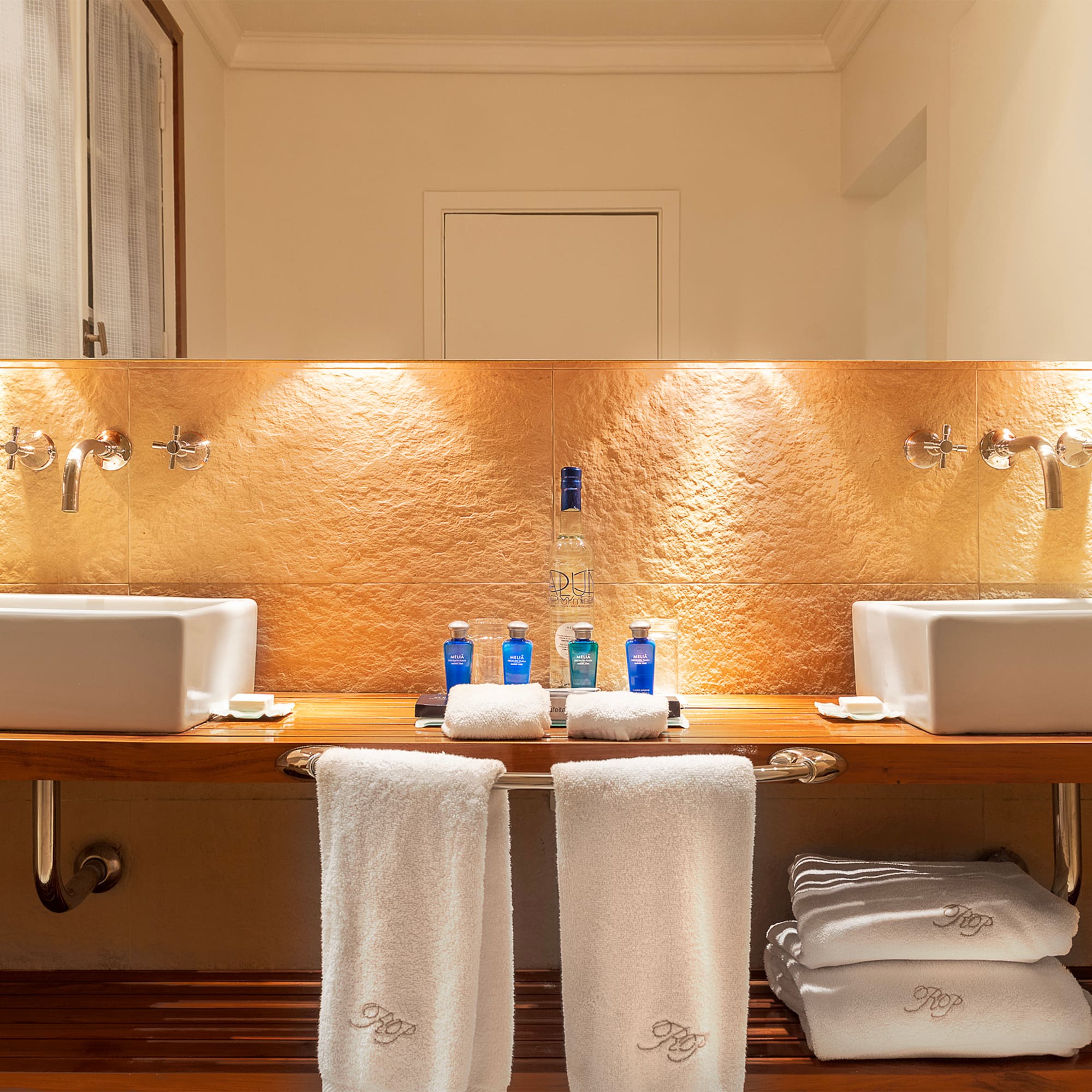 a bathroom with sinks and towels