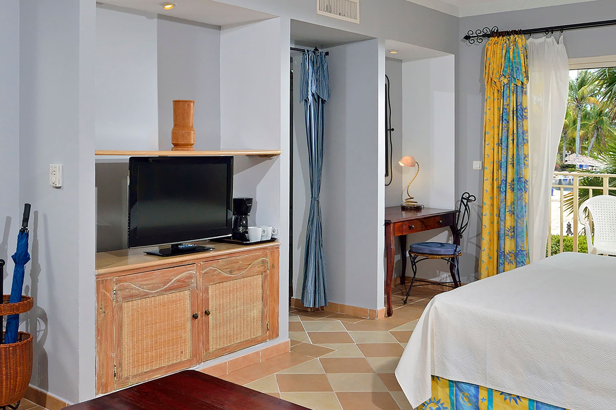 a room with a bed and a table