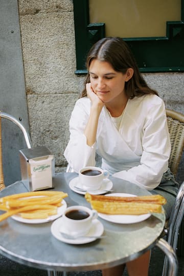 Júlia Juste, founder of Outliers Guide