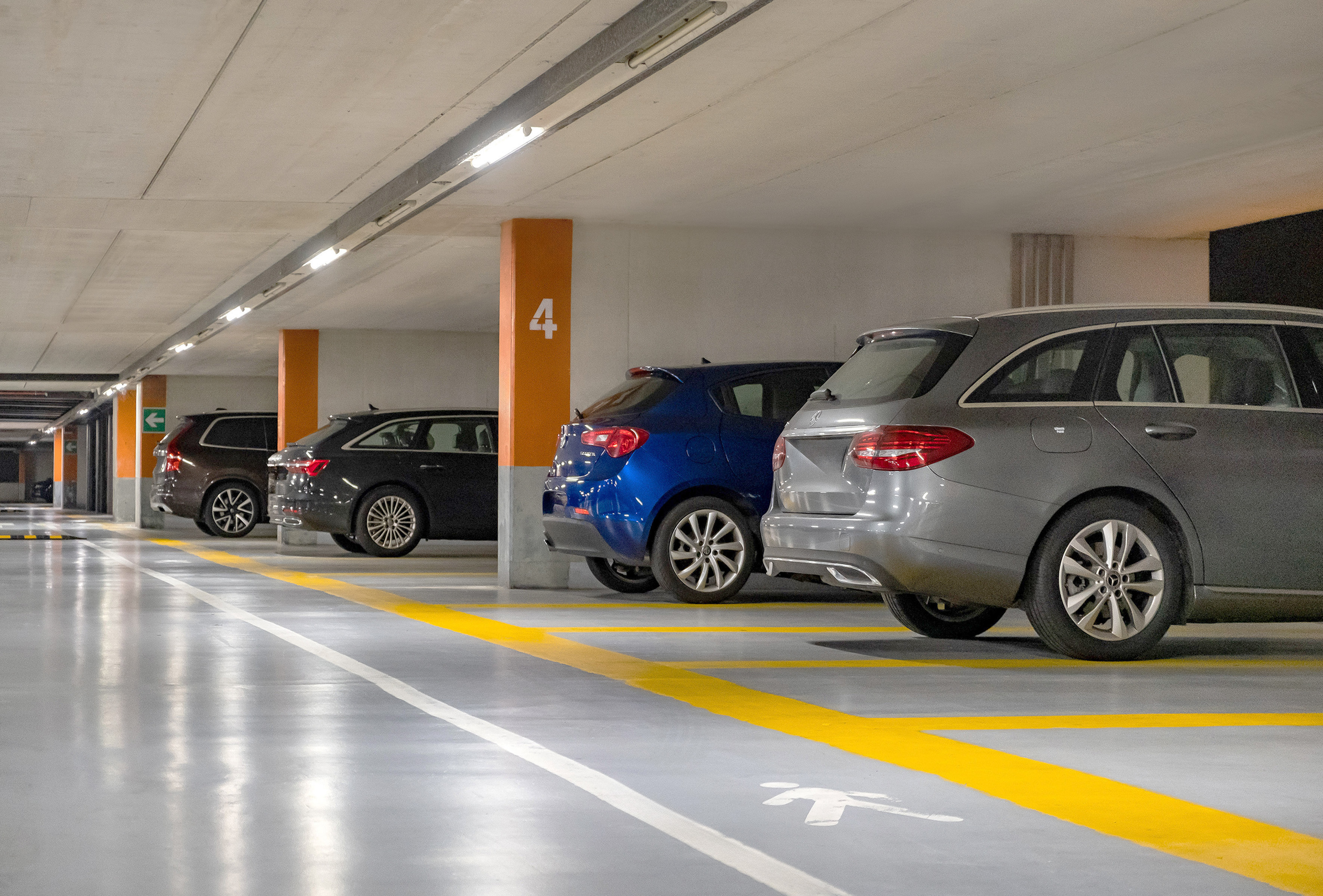 a group of cars parked in a parking garage