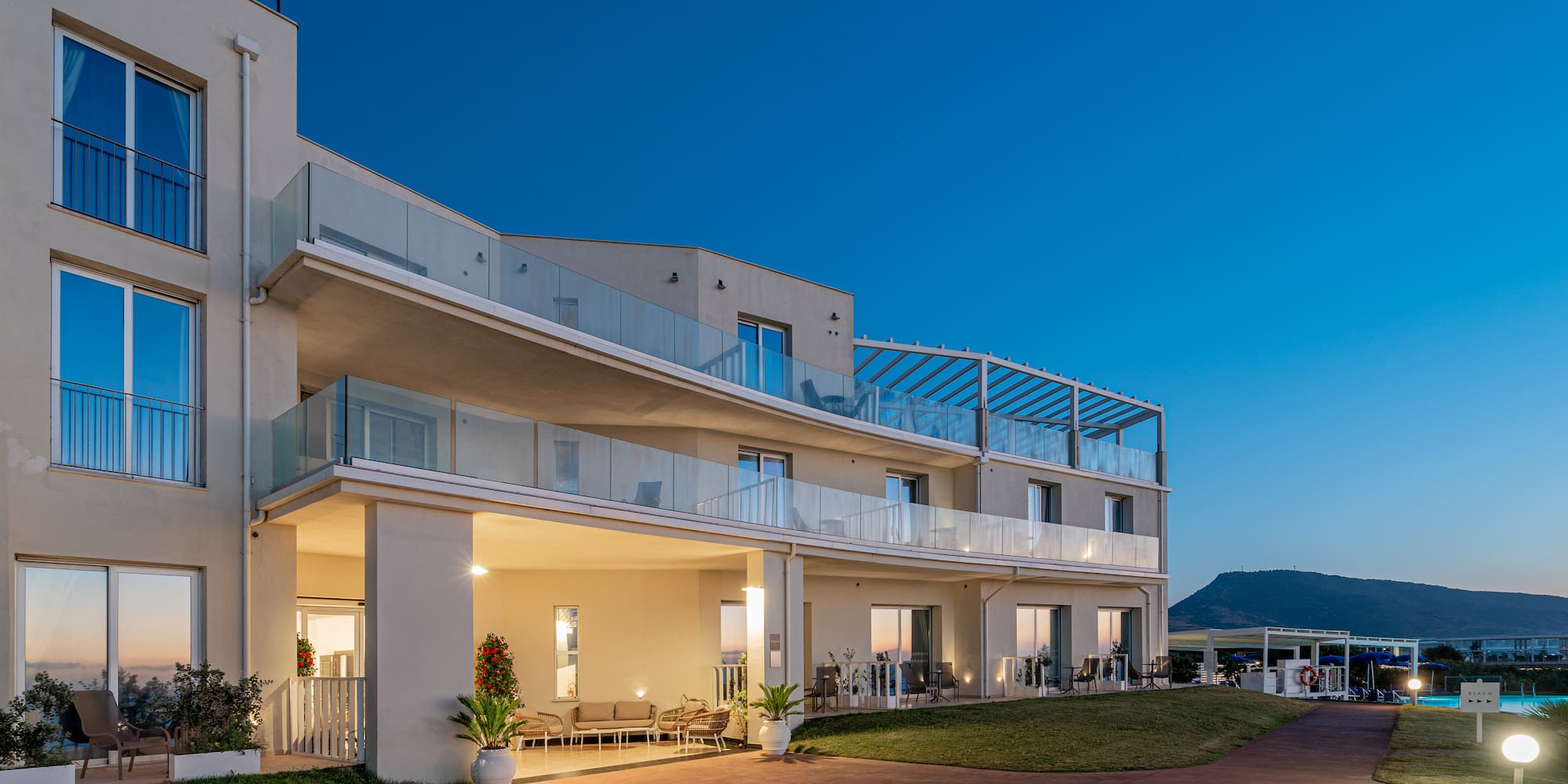 a building with a lawn and a lawn