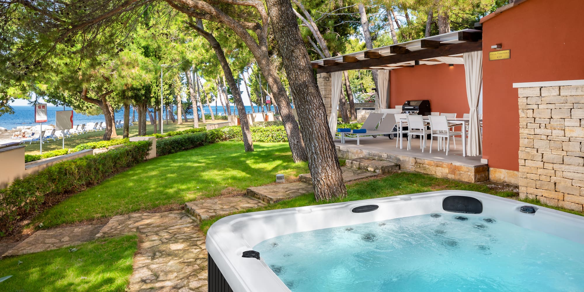 a hot tub in a backyard