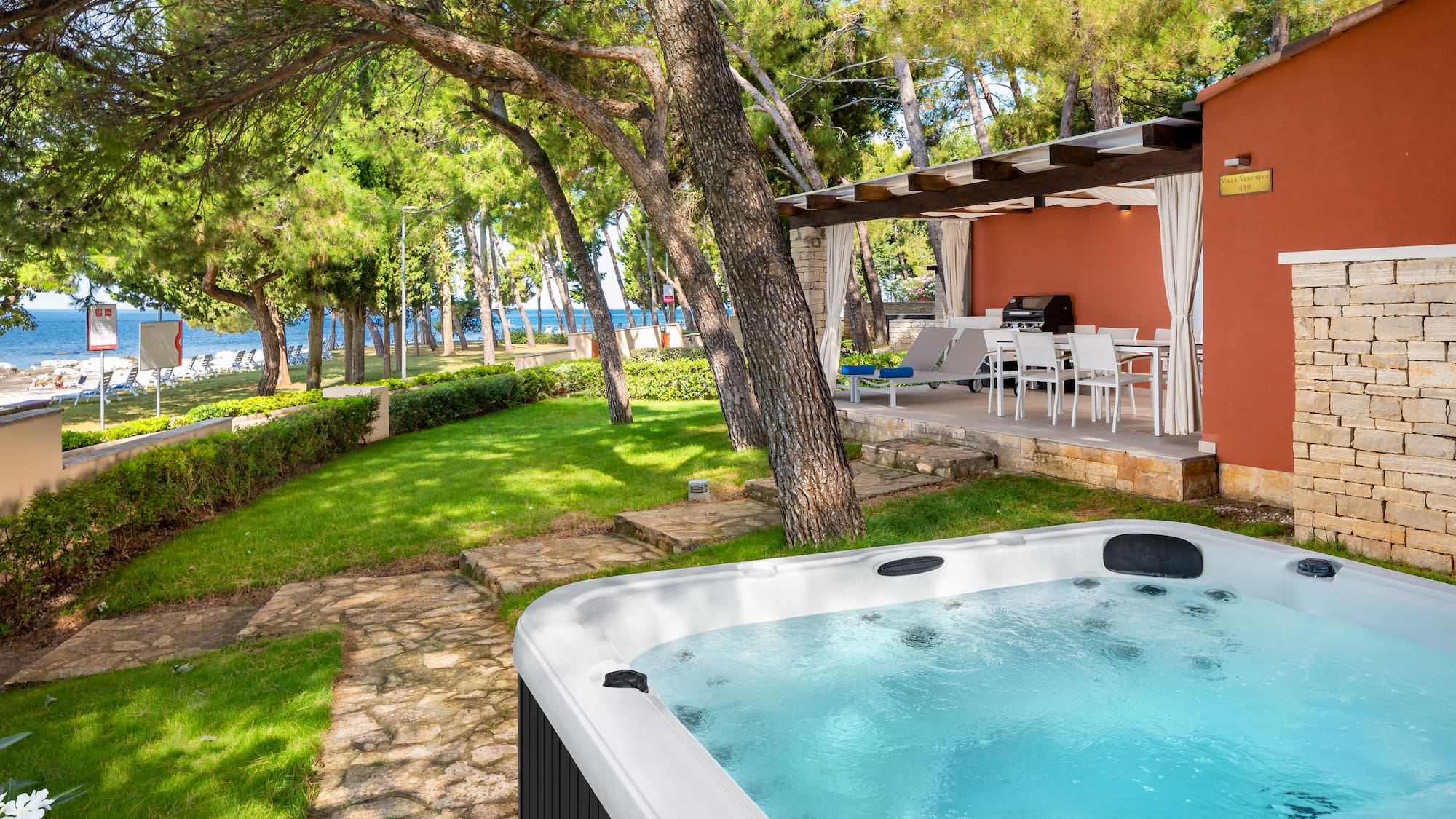 a hot tub in a backyard