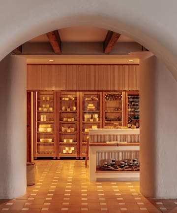 a room with a white wall and a white archway