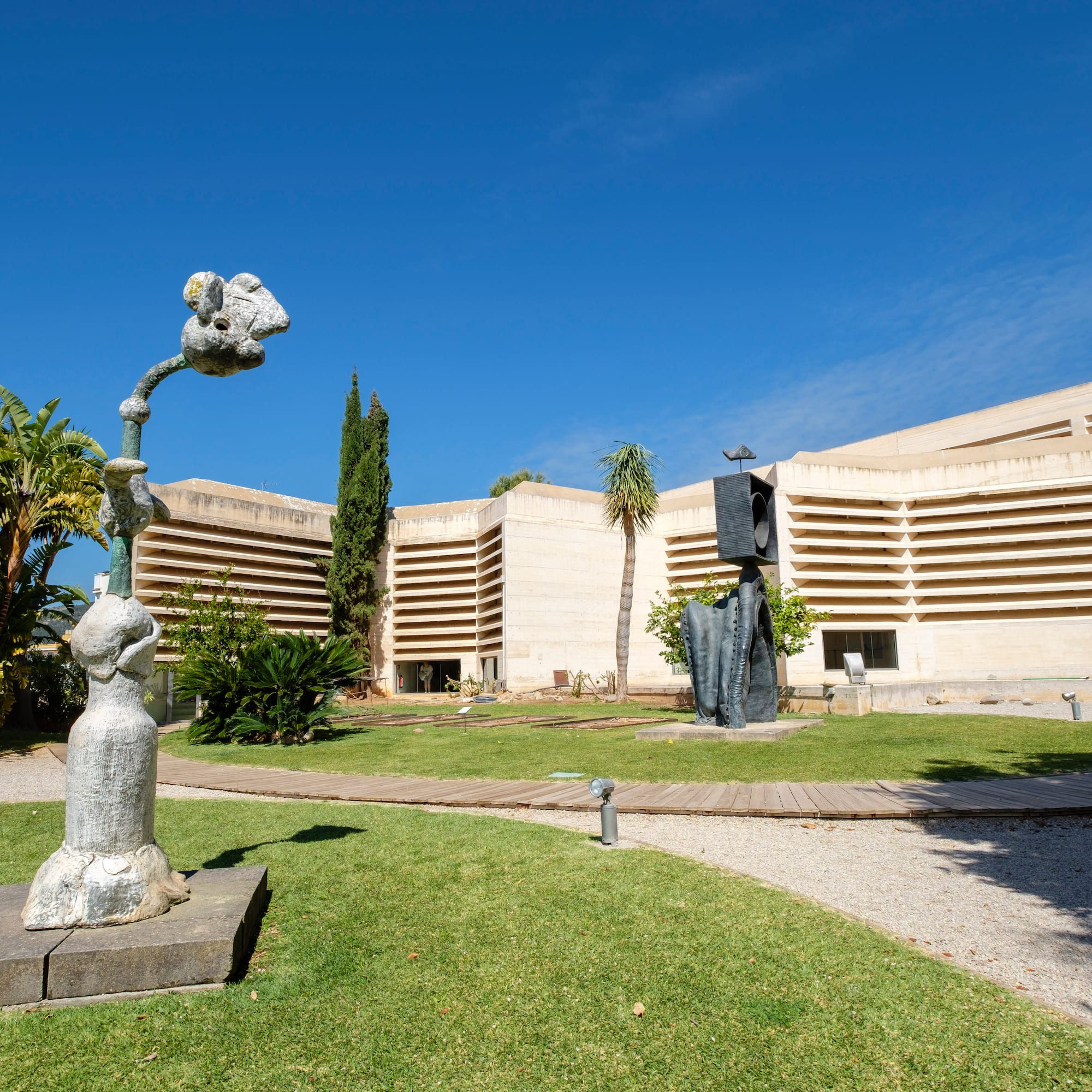 a statue in front of a building