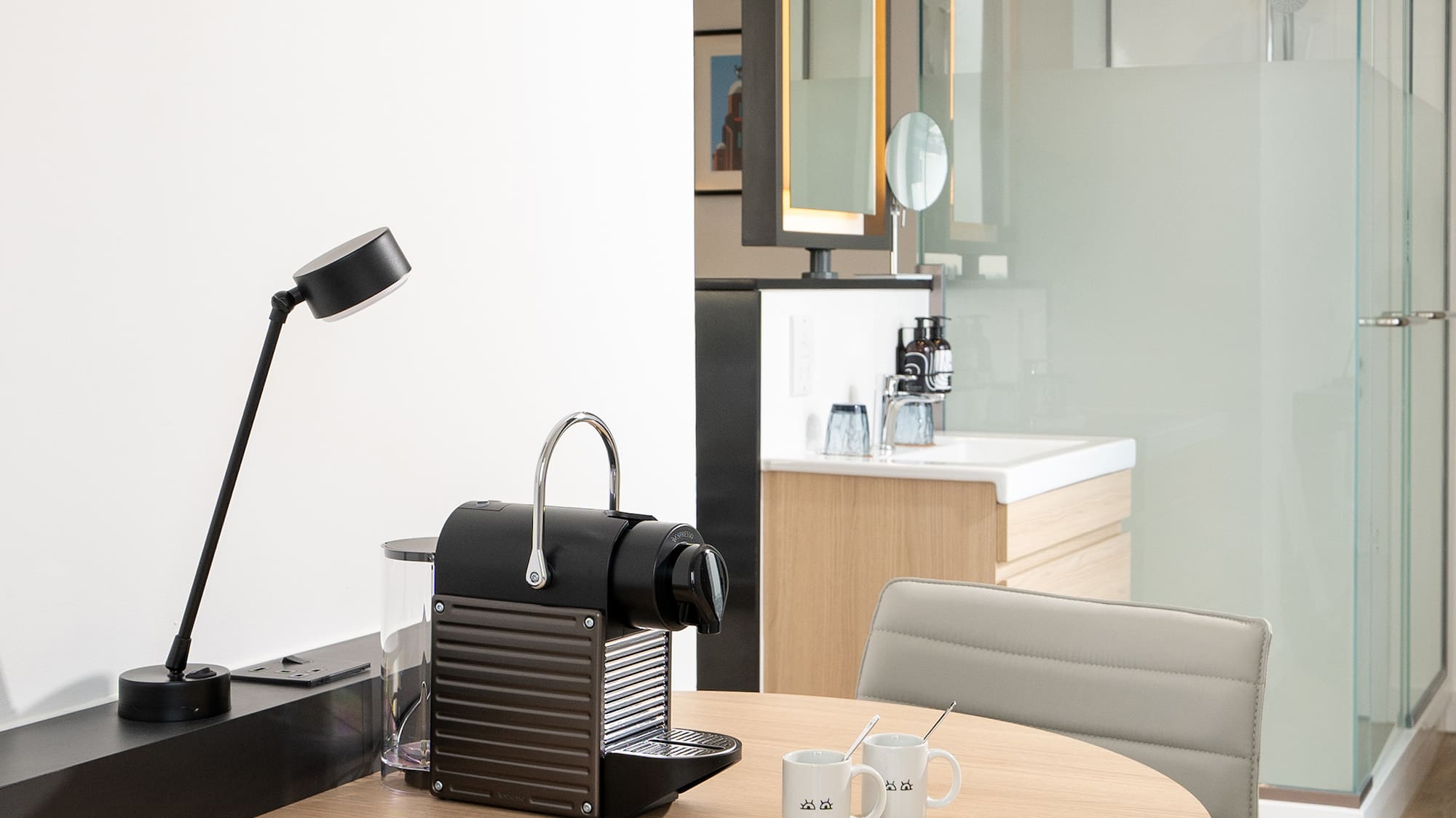 a table with two chairs and a lamp