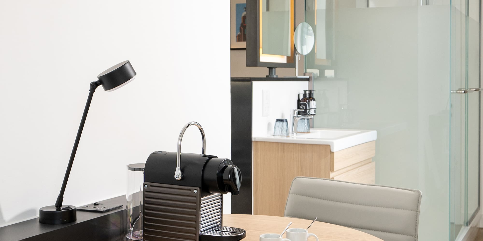 a table with two chairs and a lamp