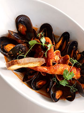 a bowl of mussels and shrimp