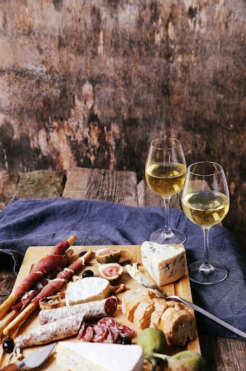 a plate of food and wine glasses