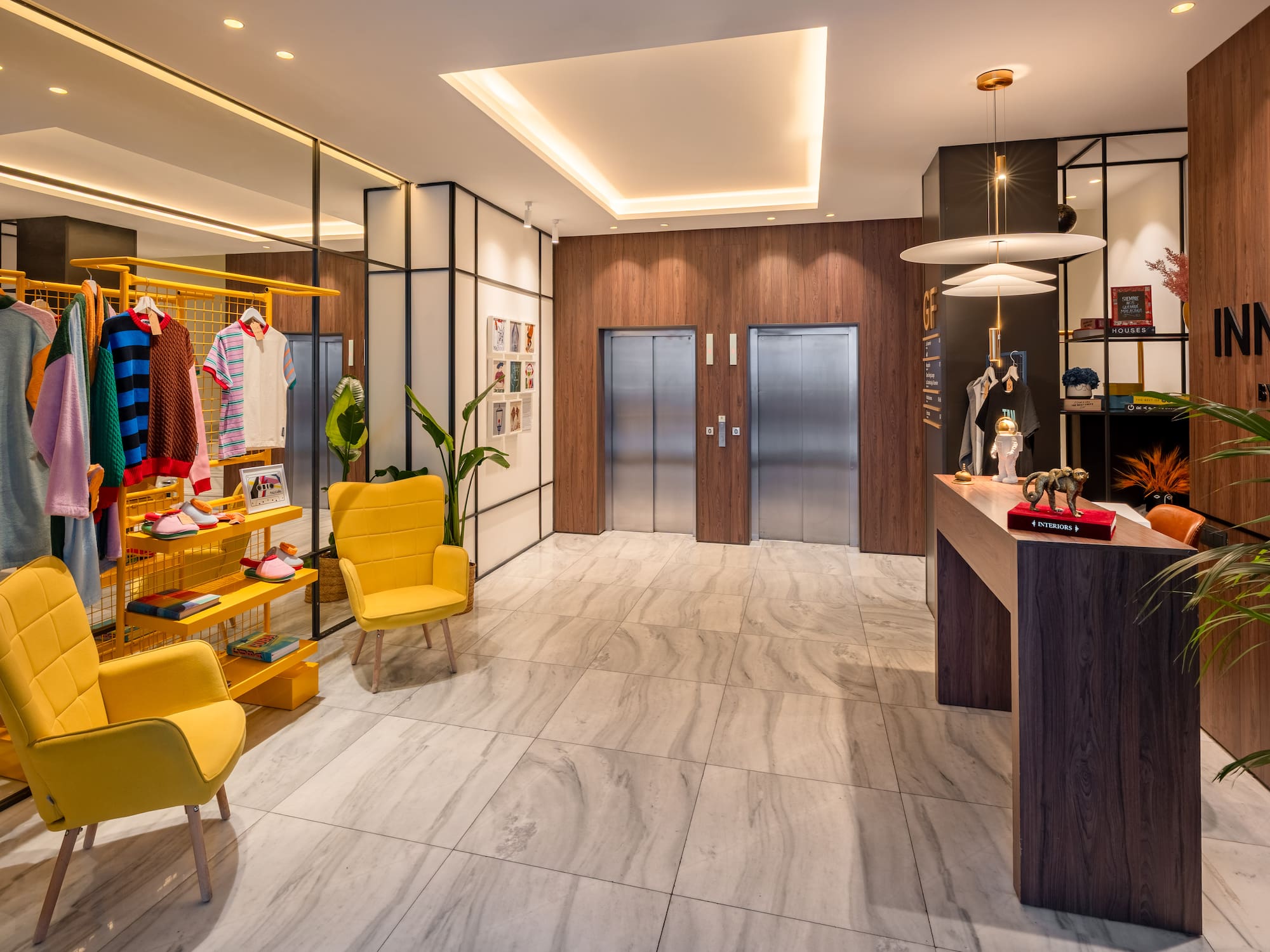 INNSiDE BY MELIÃ hotel lobby: modern reception, elevators, and colorful retail boutique.