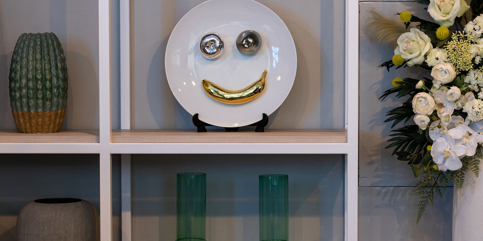 a plate with a face on it