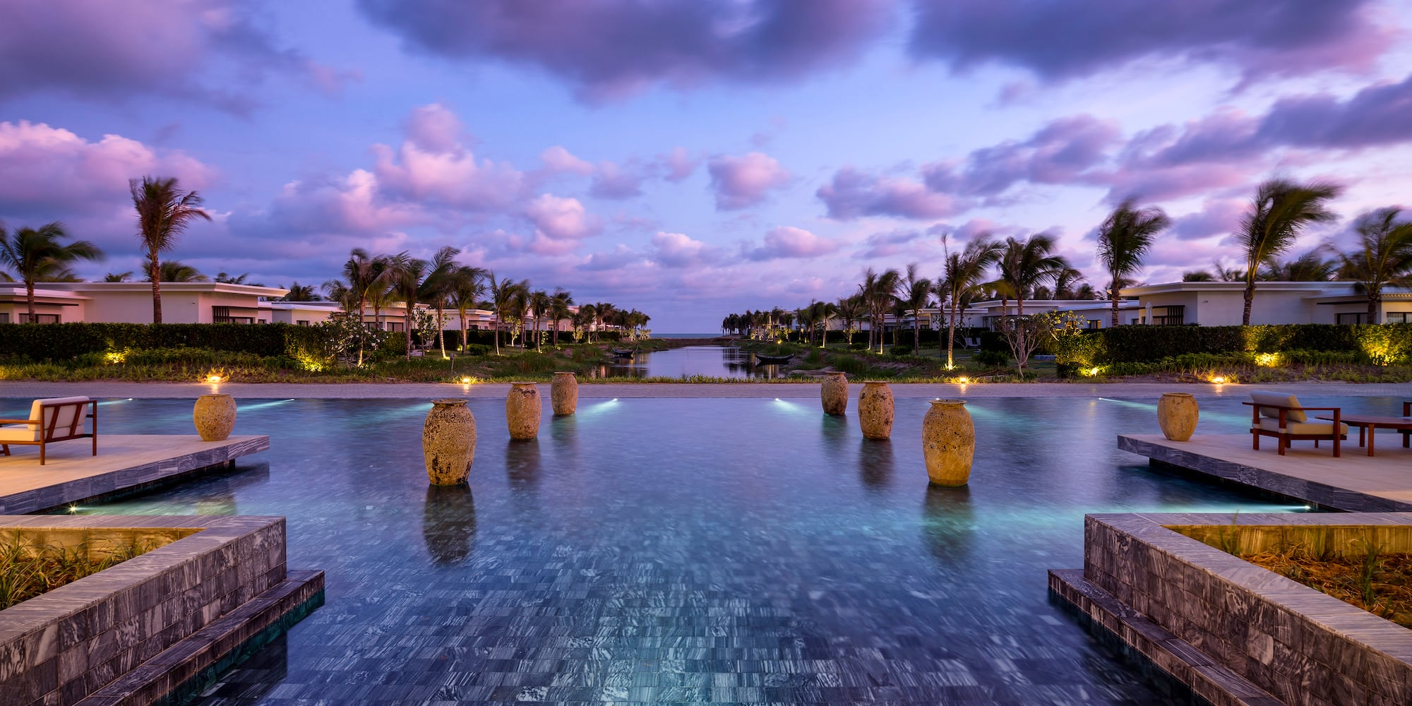 a pool with many pillars in it