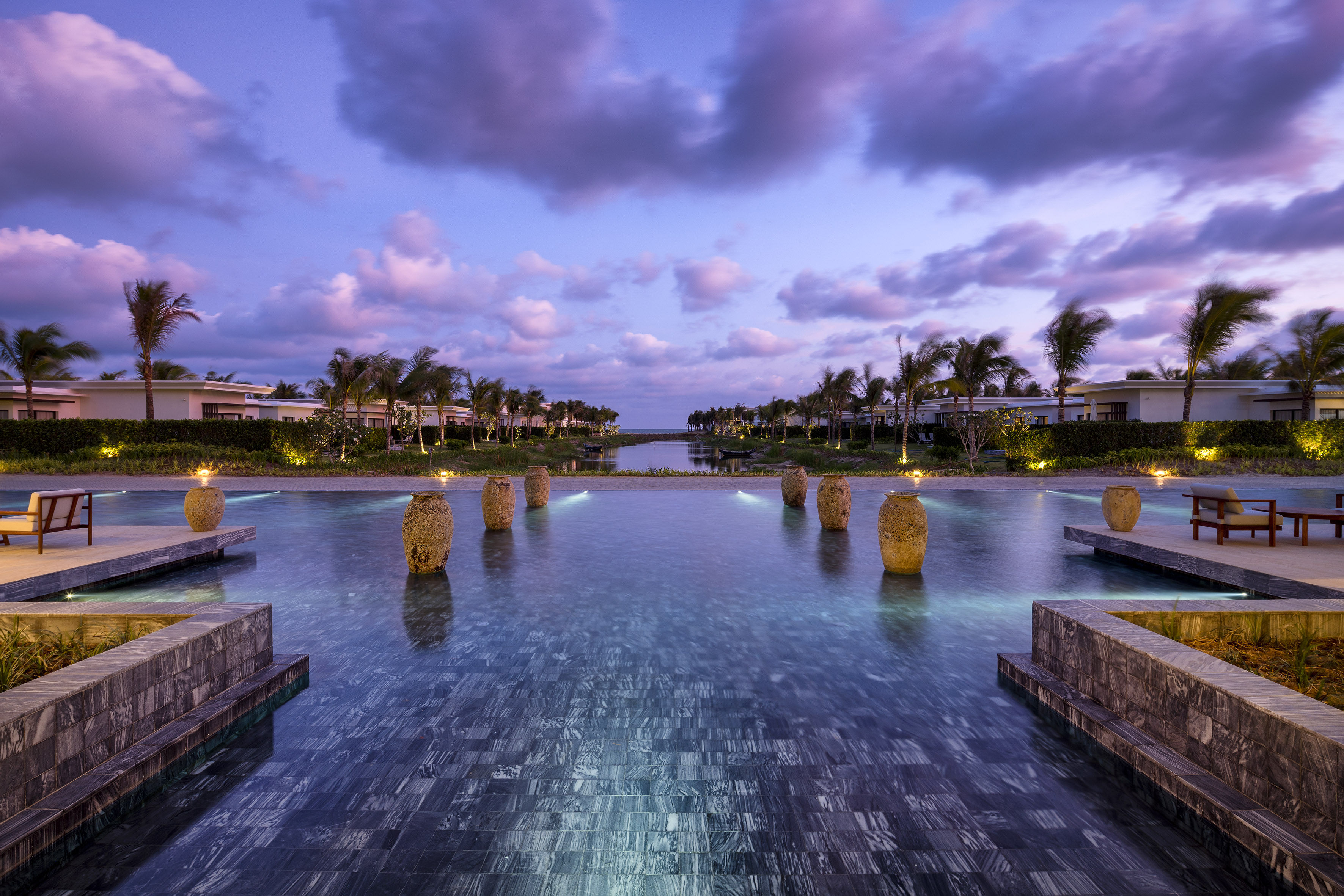 a pool with many pillars in it