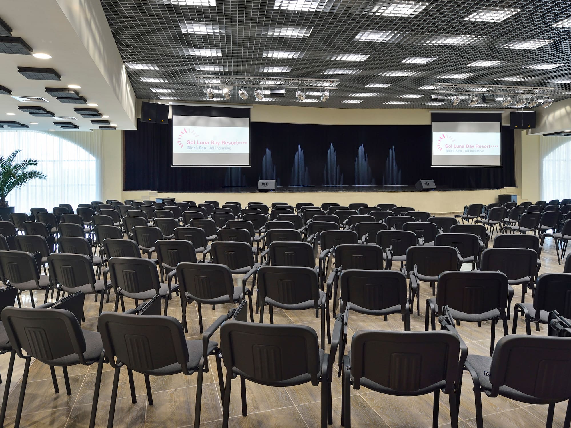a room with many chairs and projectors