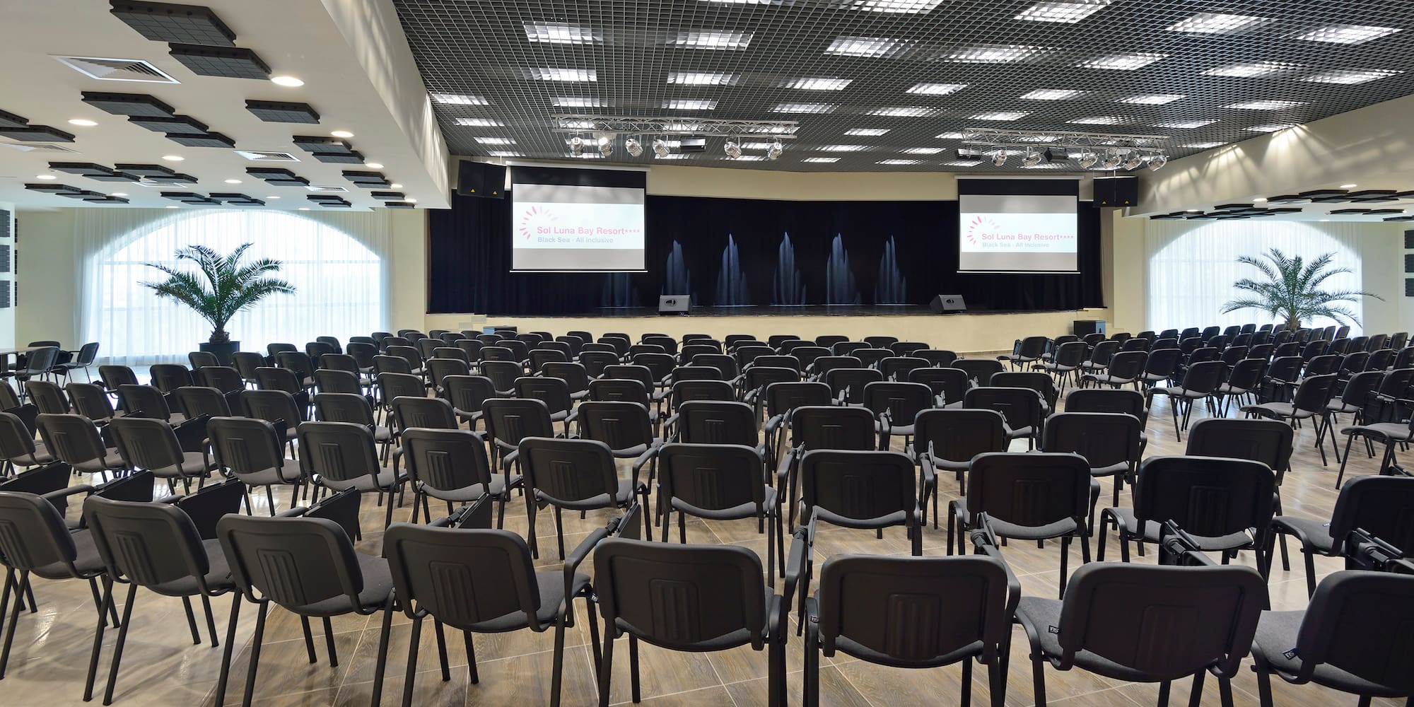 a room with many chairs and projectors