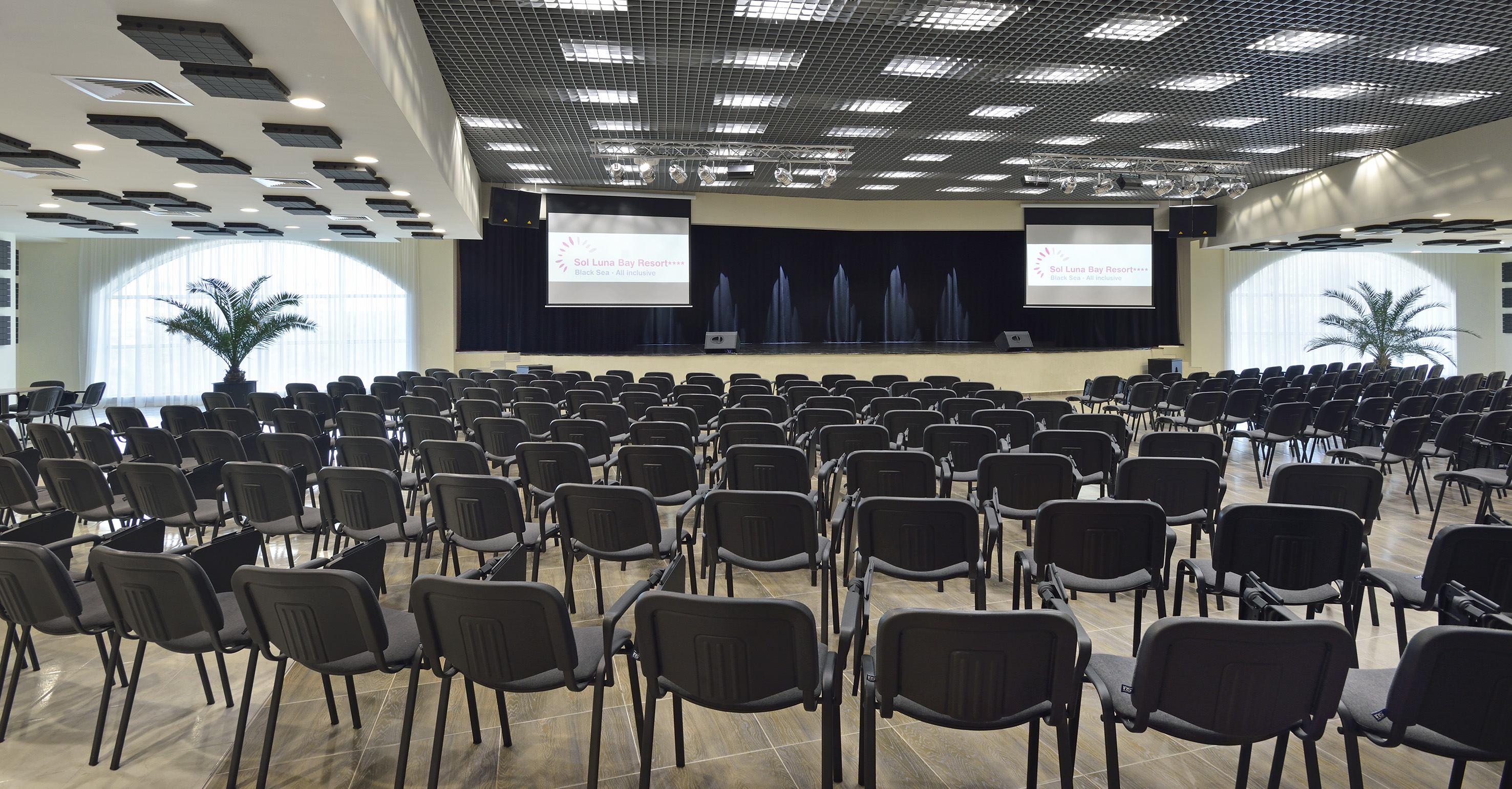 a room with many chairs and projectors