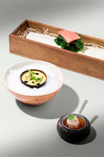 a bowl of food in a wooden box