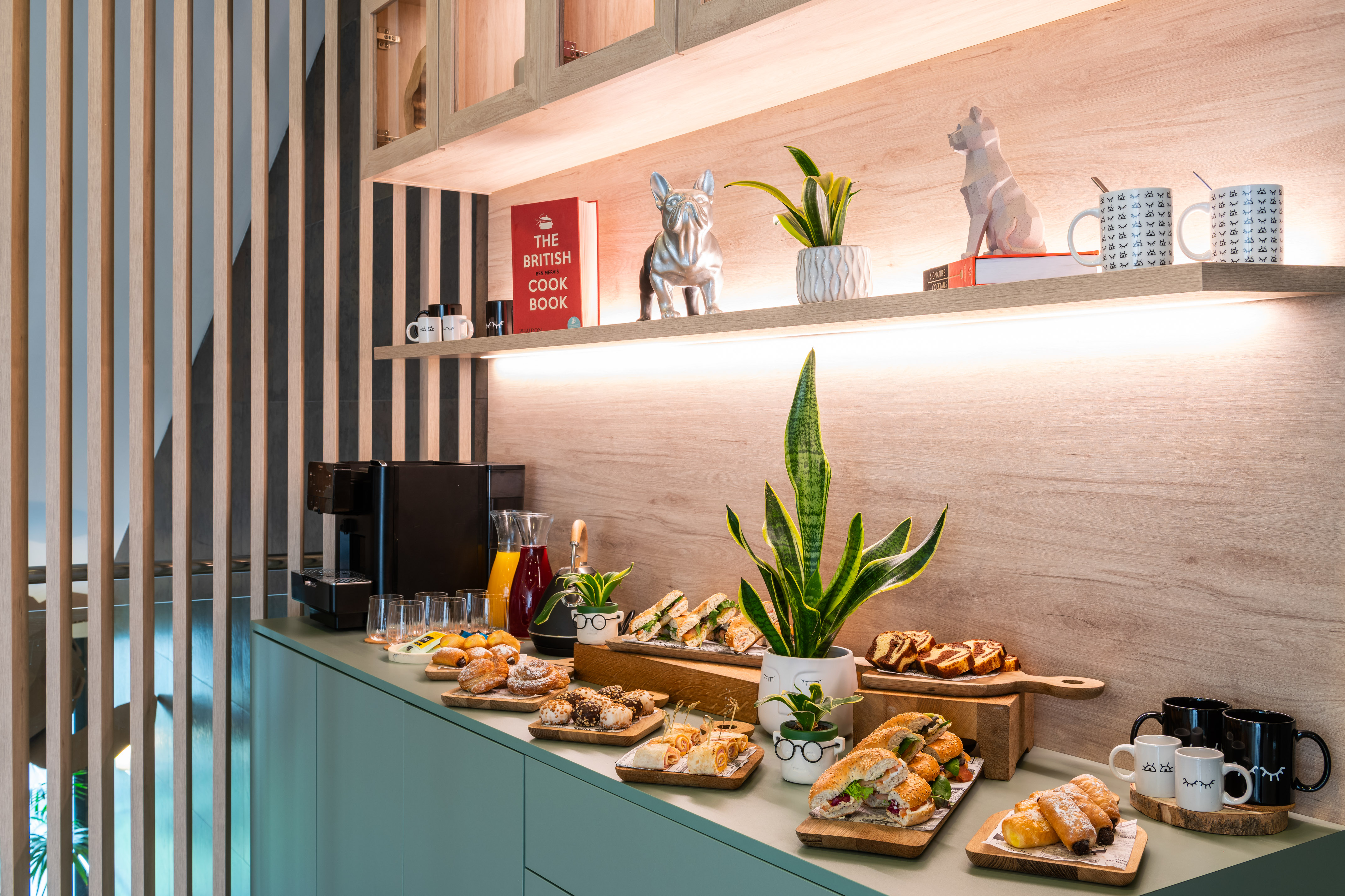 Modern snack bar with breakfast pastries, sandwiches, coffee, and fresh juices.