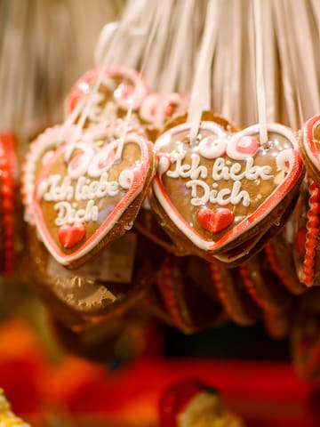 a group of gingerbread hearts from strings