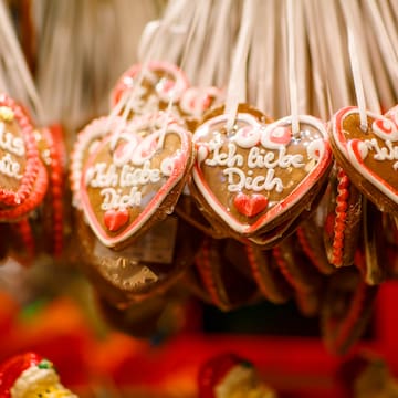 a group of gingerbread hearts from strings