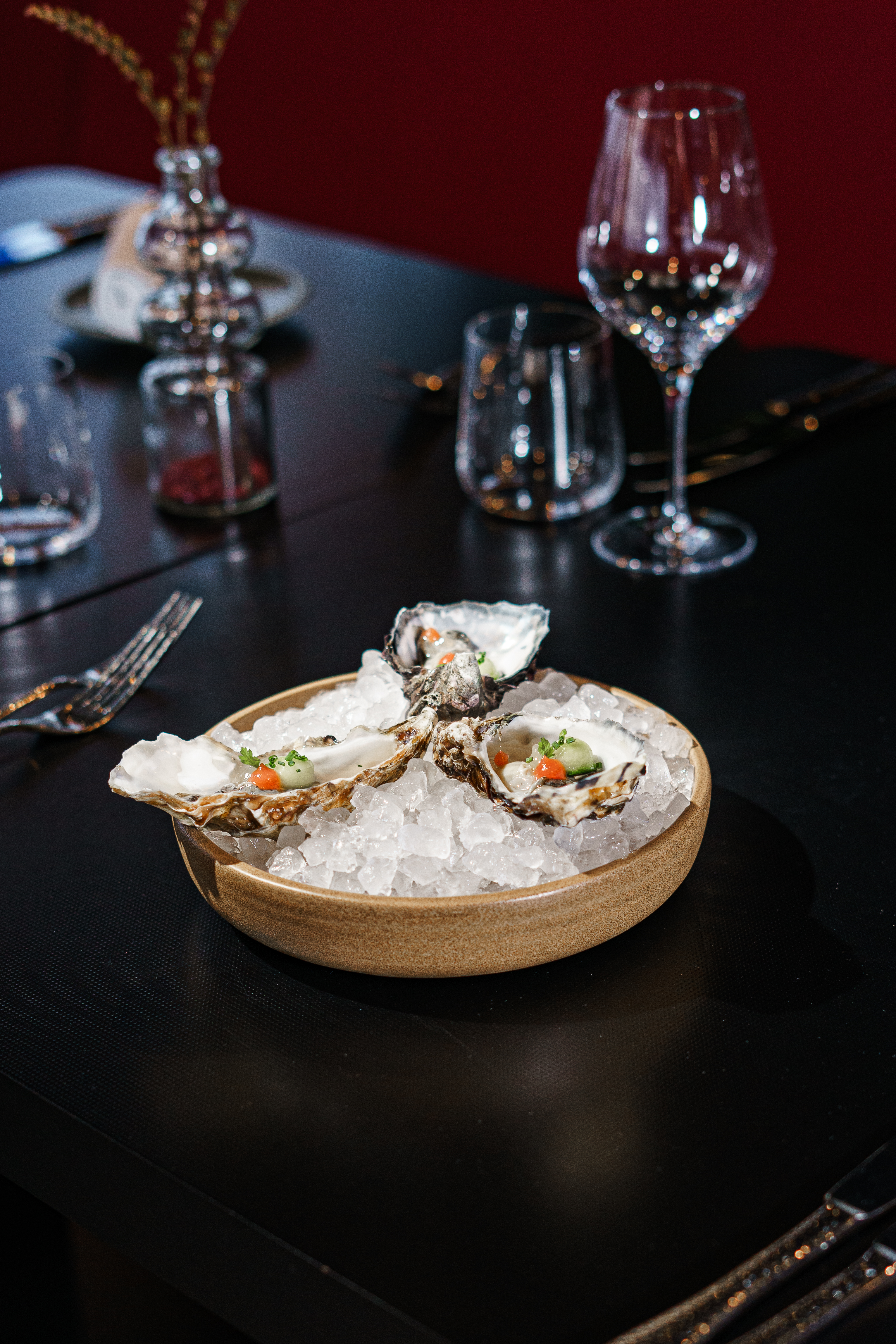 a bowl of oysters on ice