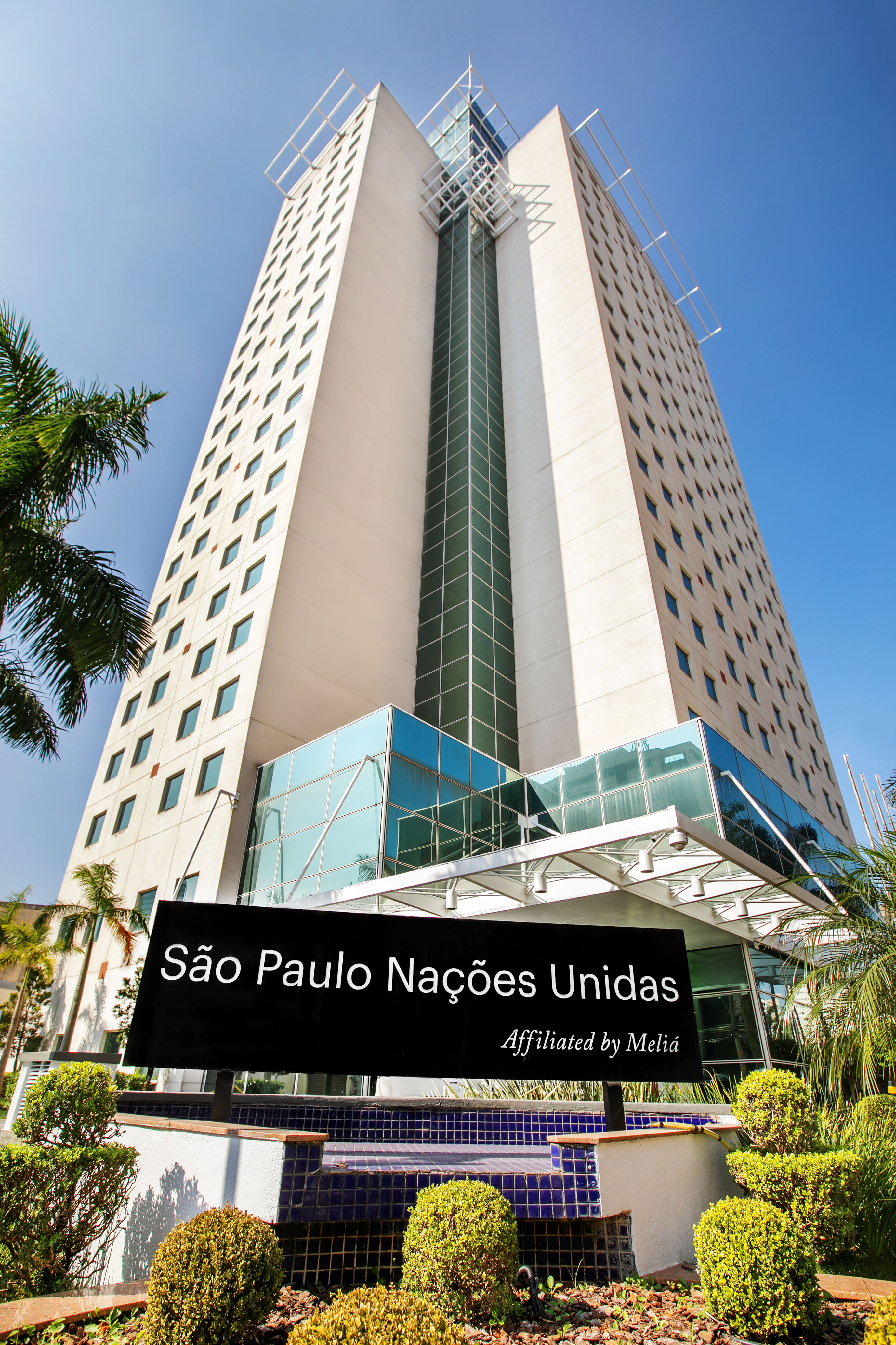 São Paulo Nações Unidas Meliá hotel, modern building exterior with glass.