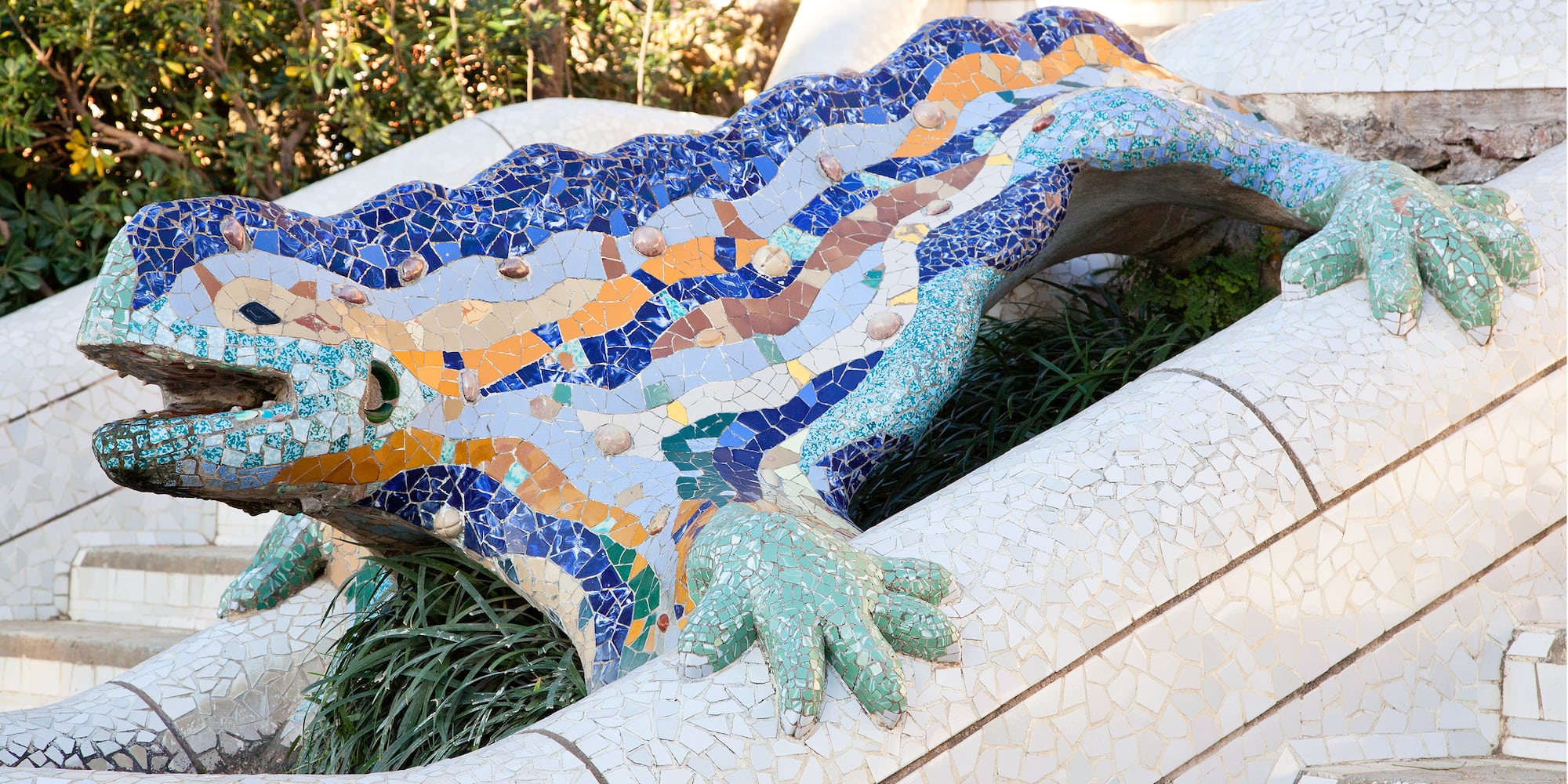 a mosaic lizard on a wall