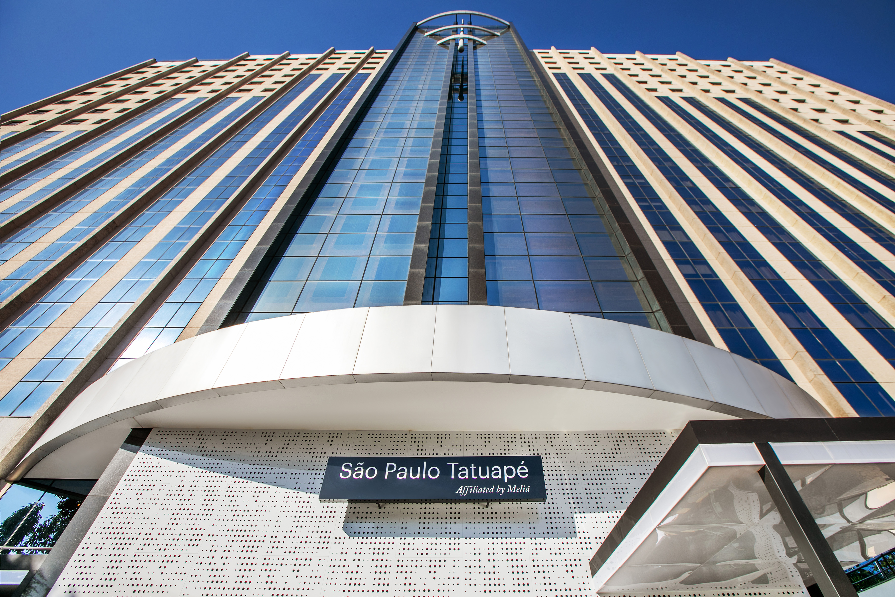 São Paulo Tatuapé Meliá skyscraper, modern architecture with blue glass facade.