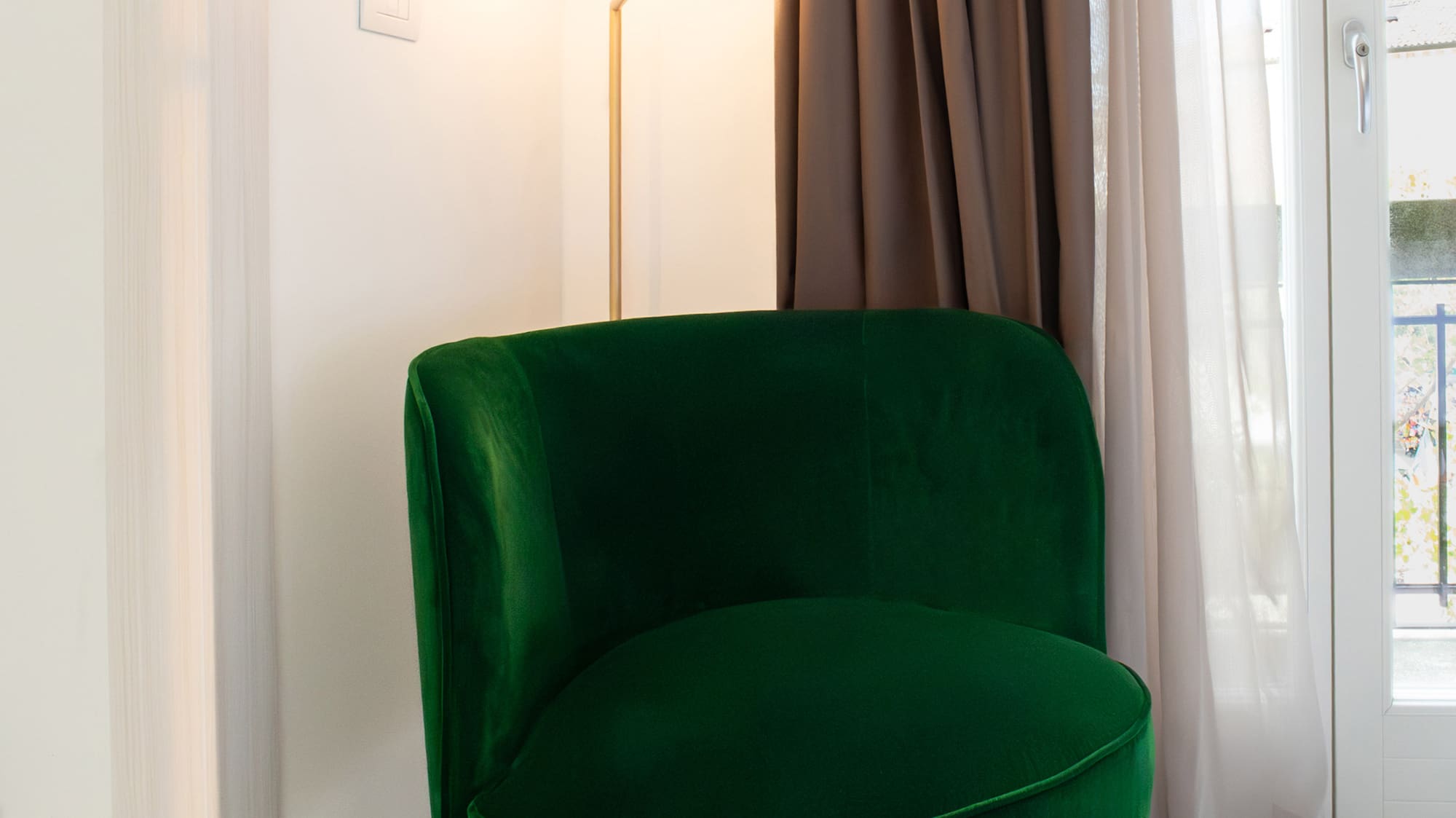 a green chair in a room