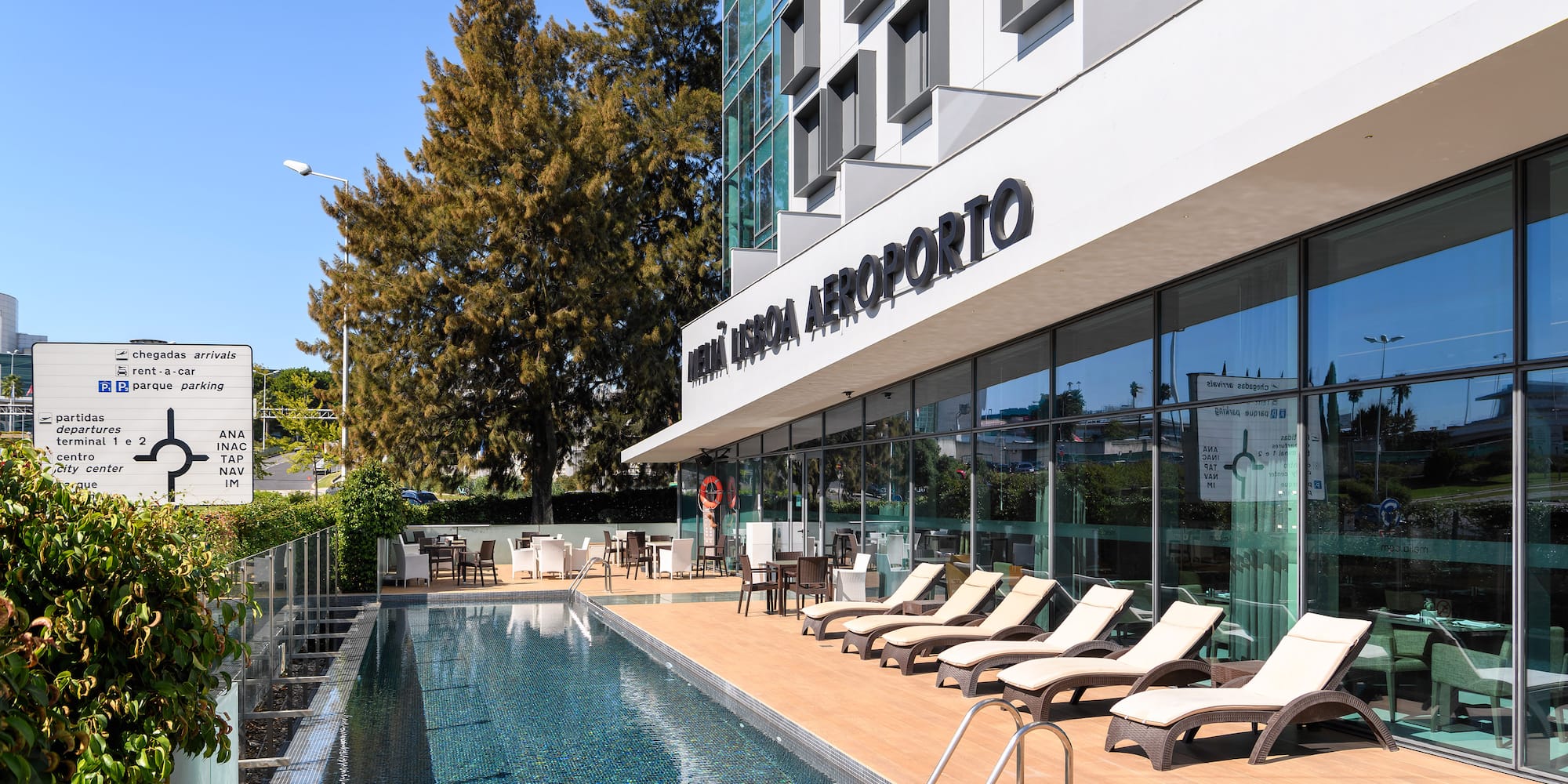 a pool outside of a building