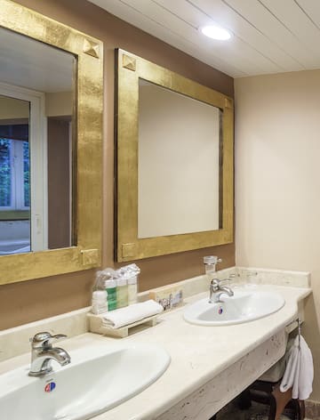 a bathroom with two sinks and mirrors