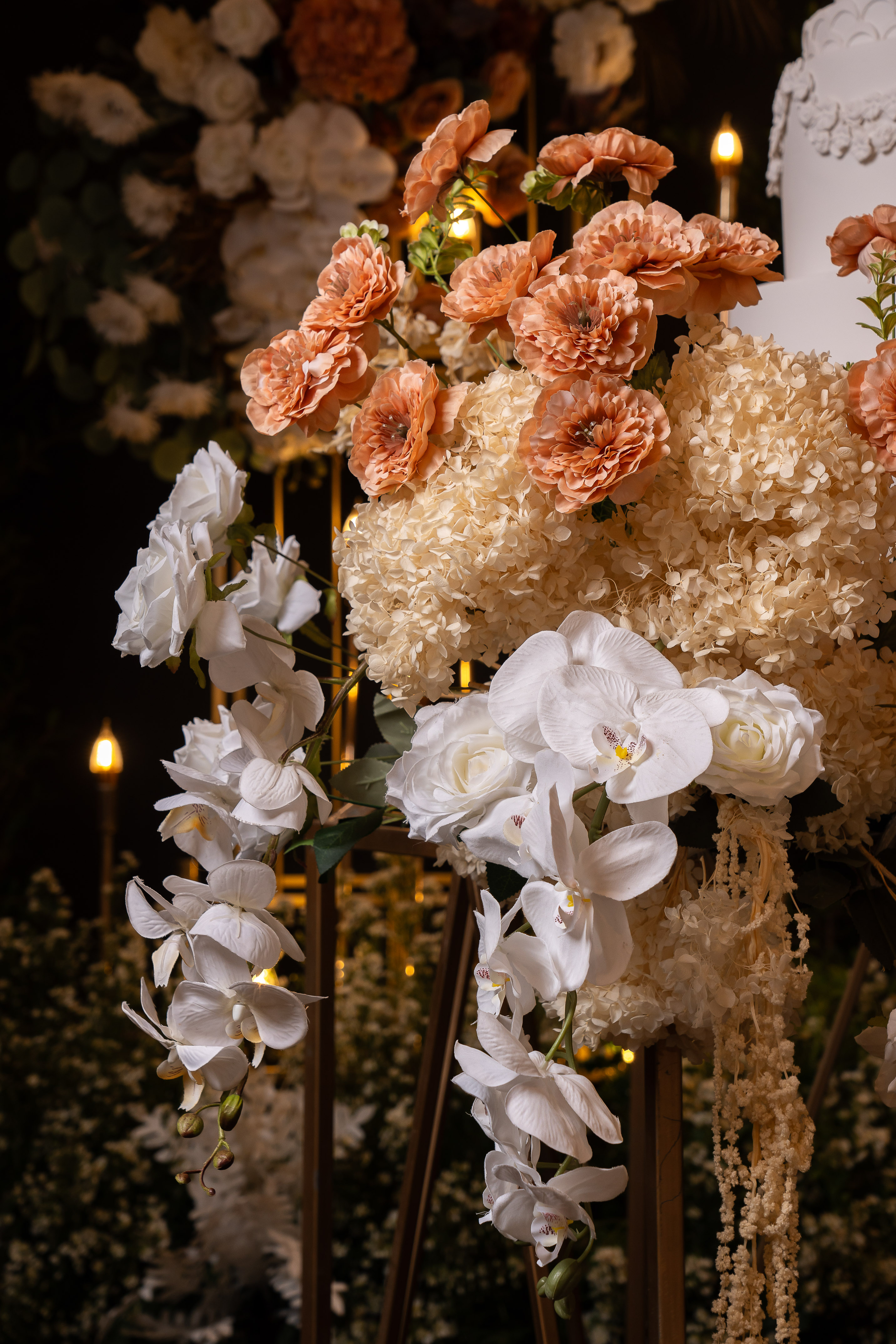 Elegant wedding floral display: white orchids, peach roses, cream hydrangeas. - Nuaan - Meliá Pattaya Hotel, Pattaya
