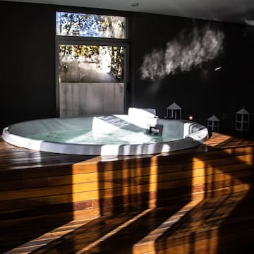 a hot tub in a room