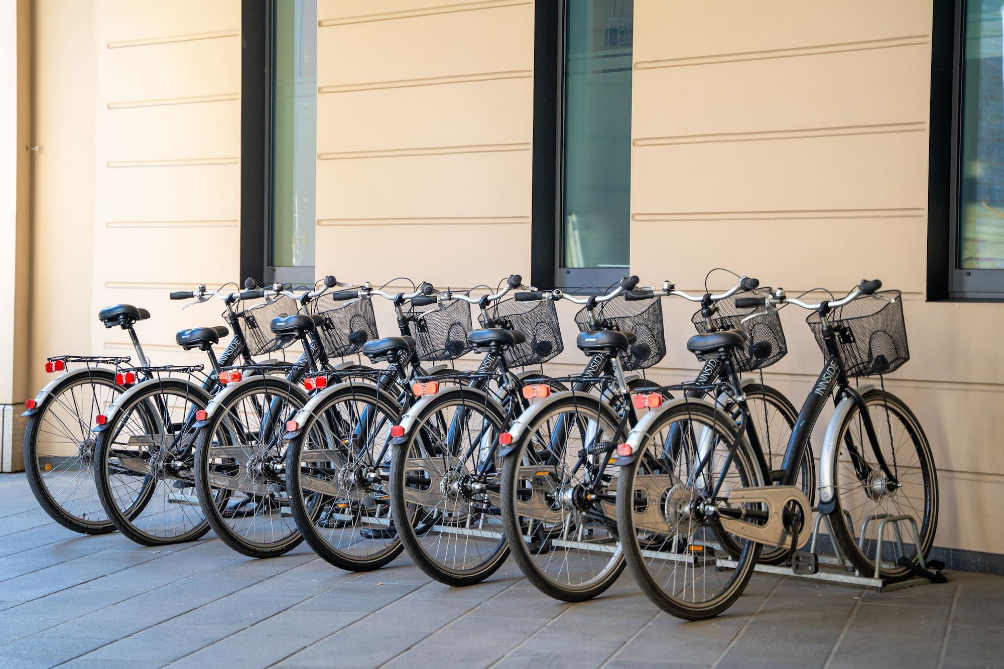 a row of bicycles parked in front of a building