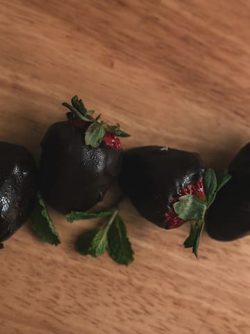 a row of chocolate covered strawberries