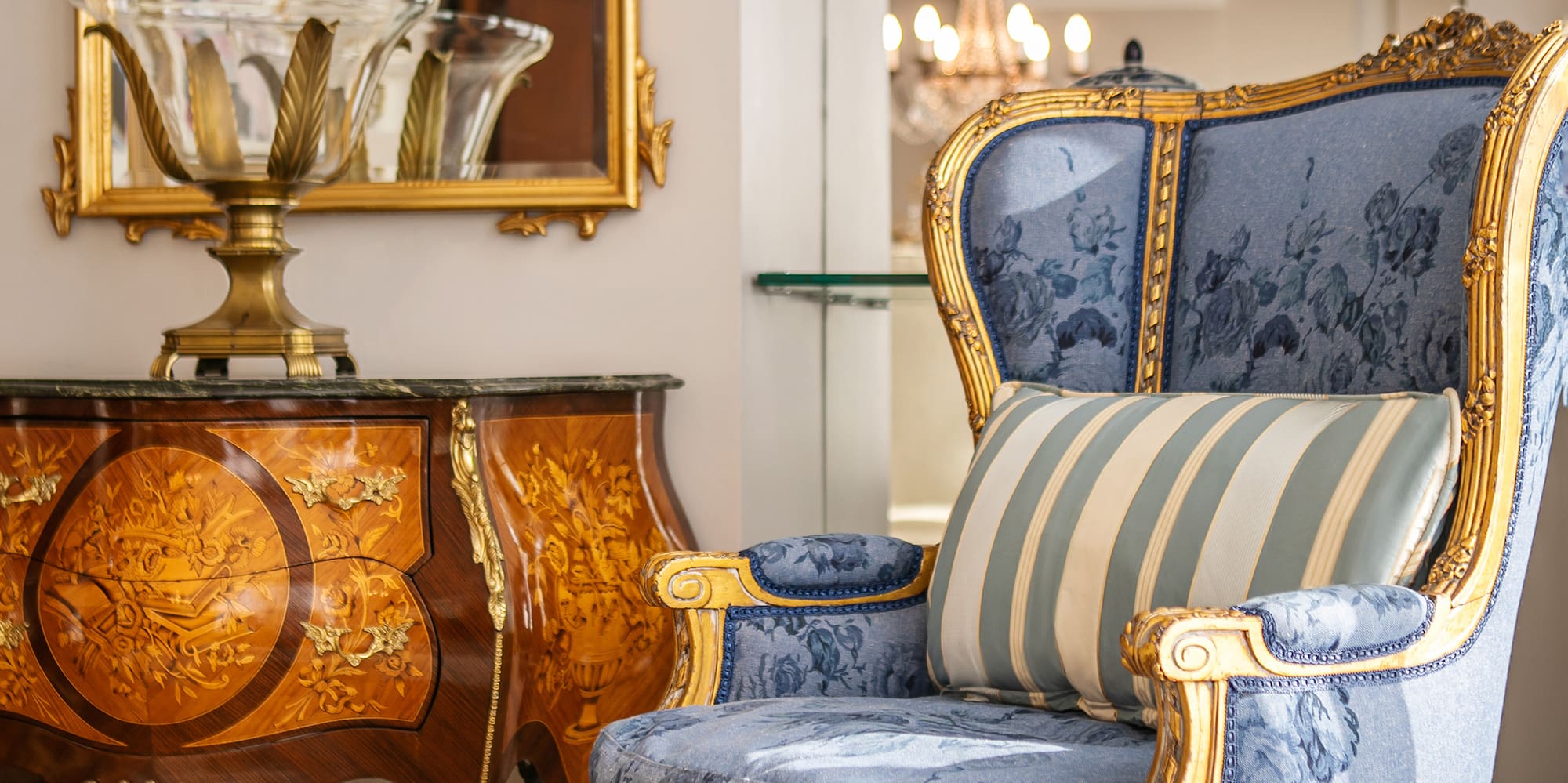 a chair next to a table