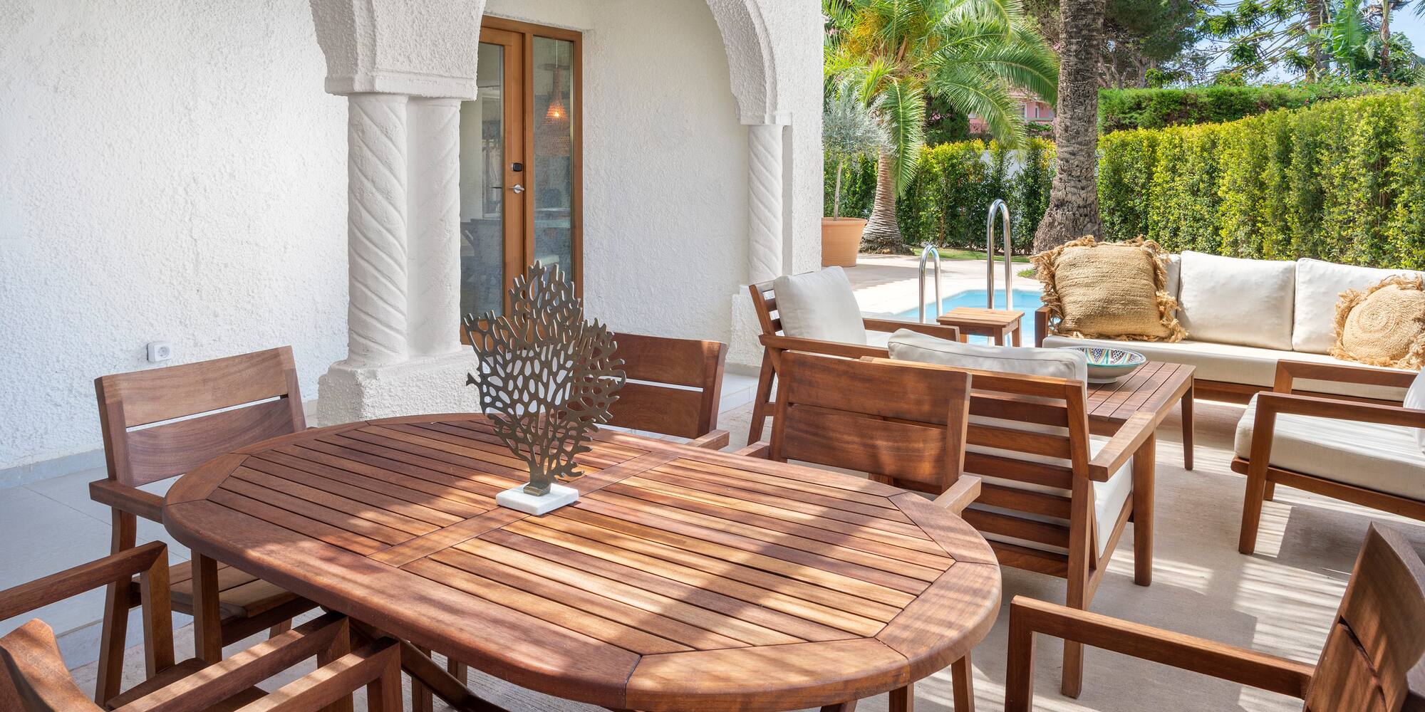 a table and chairs outside of a house