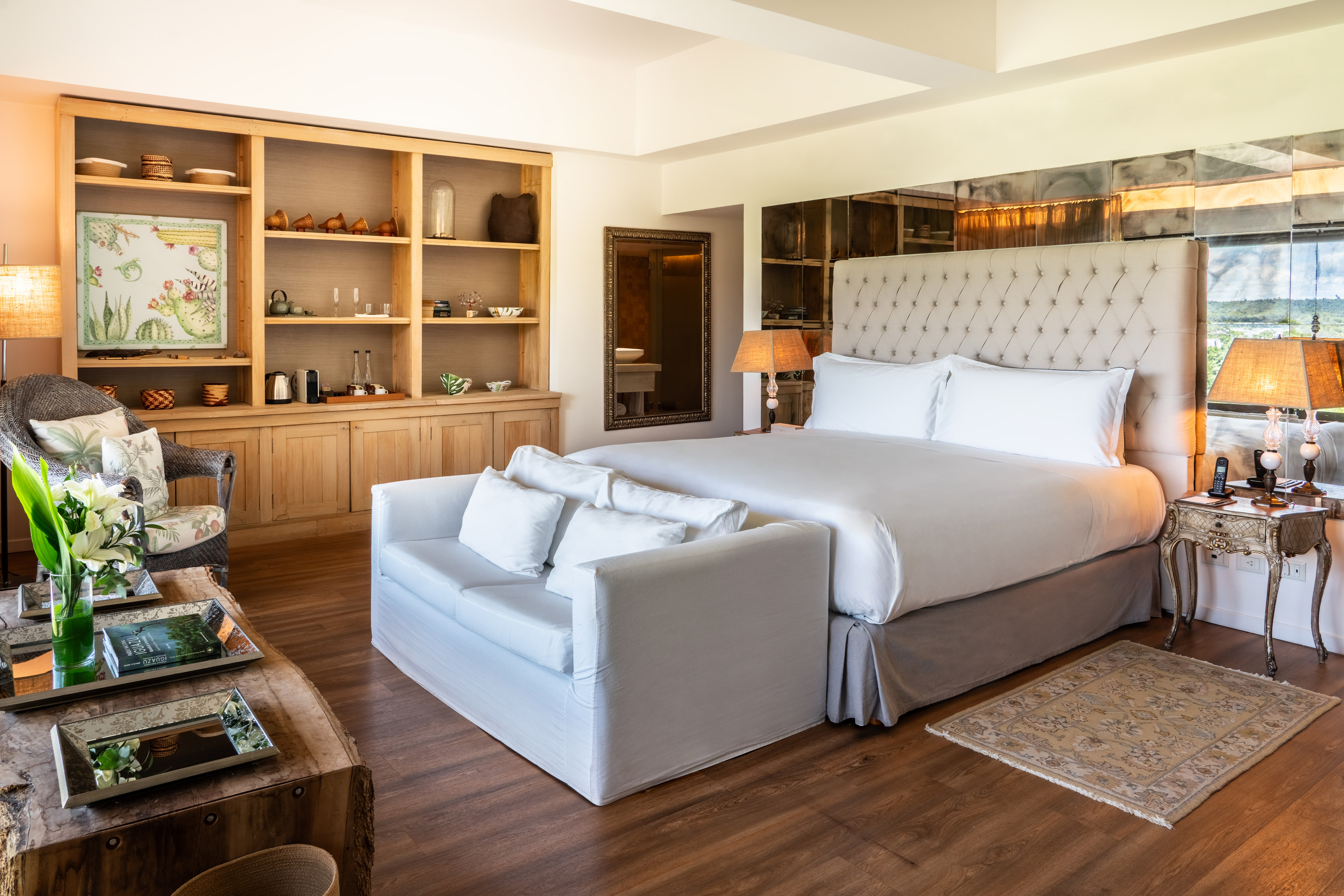 Luxurious hotel bedroom with king bed, tufted headboard, wooden shelves, and elegant decor. - Grand Suite RedLevel - Waterfall View - Gran Meliá Iguazú, Εθνικό Πάρκο Iguazú