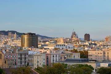 a city with many buildings