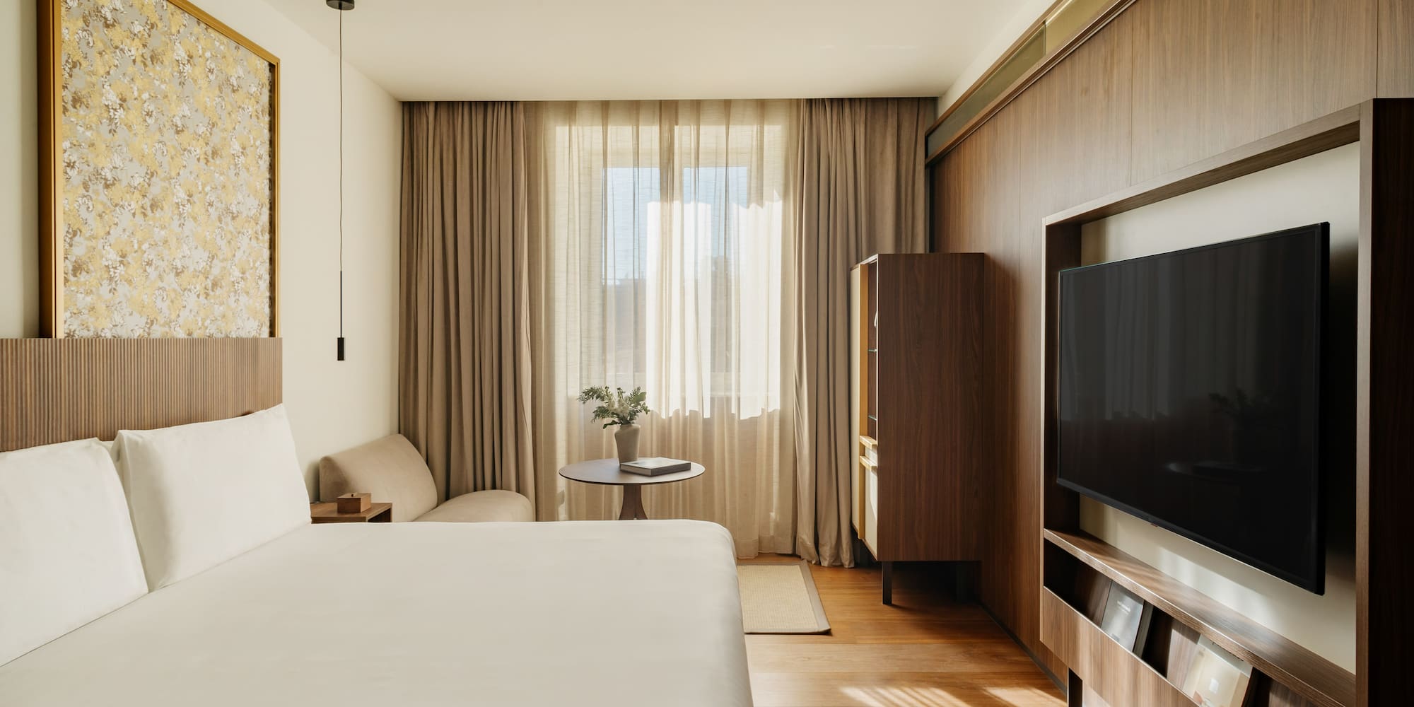 Premier room with a twin bed and a television