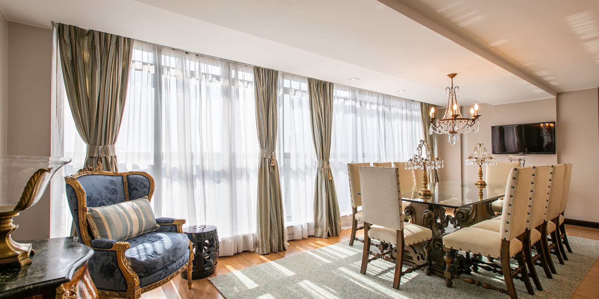 a room with a table and chairs